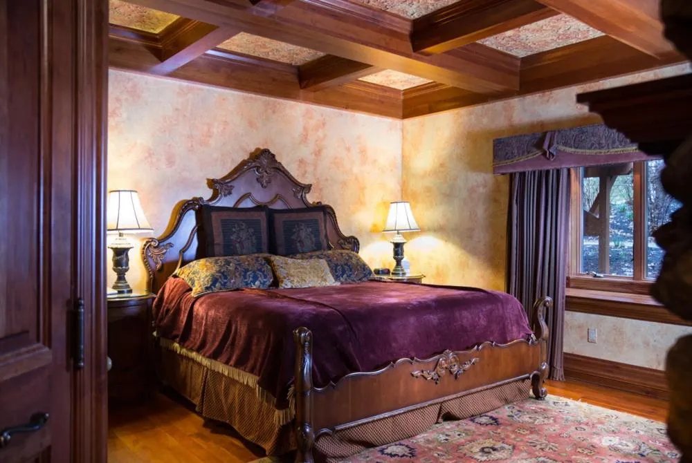 Bed in Landoll's Mohican Castle