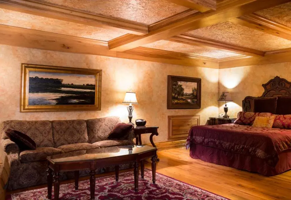 King Studio with Sofa Bed in Landoll's Mohican Castle King Studio with Sofa Bed in Landoll's Mohican Castle