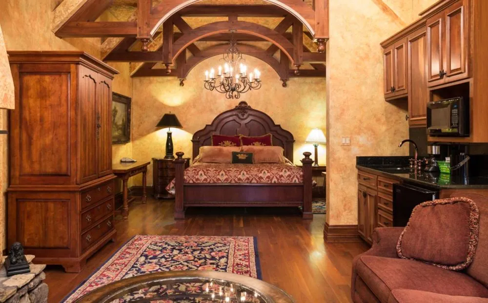 Bed in Landoll's Mohican Castle