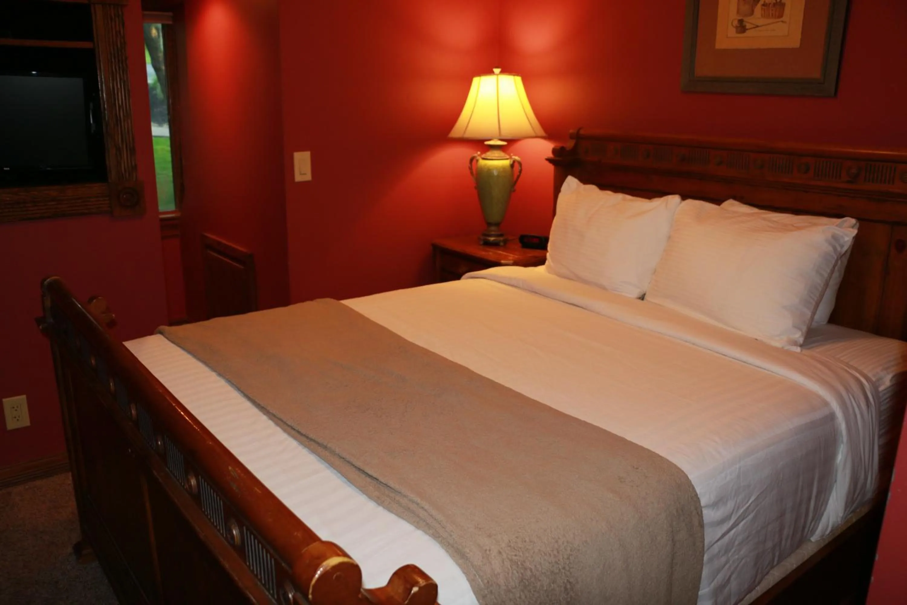 Bed in Landoll's Mohican Castle