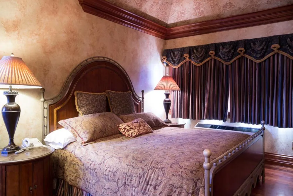 Bed in Landoll's Mohican Castle