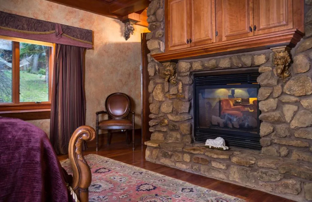 Landoll's Mohican Castle