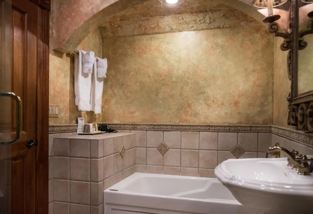 Landoll's Mohican Castle