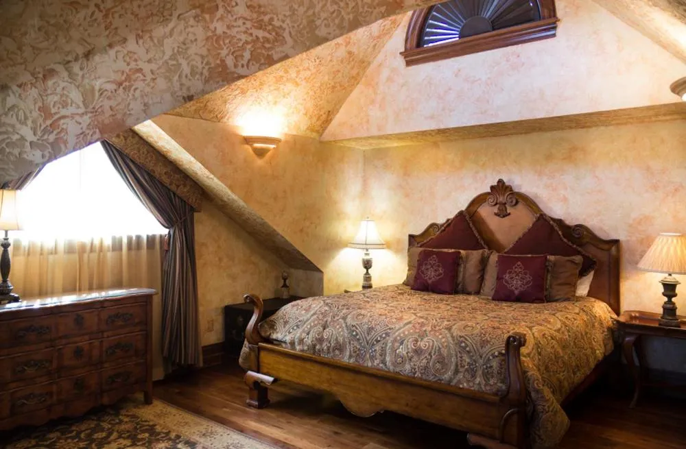 Bed in Landoll's Mohican Castle