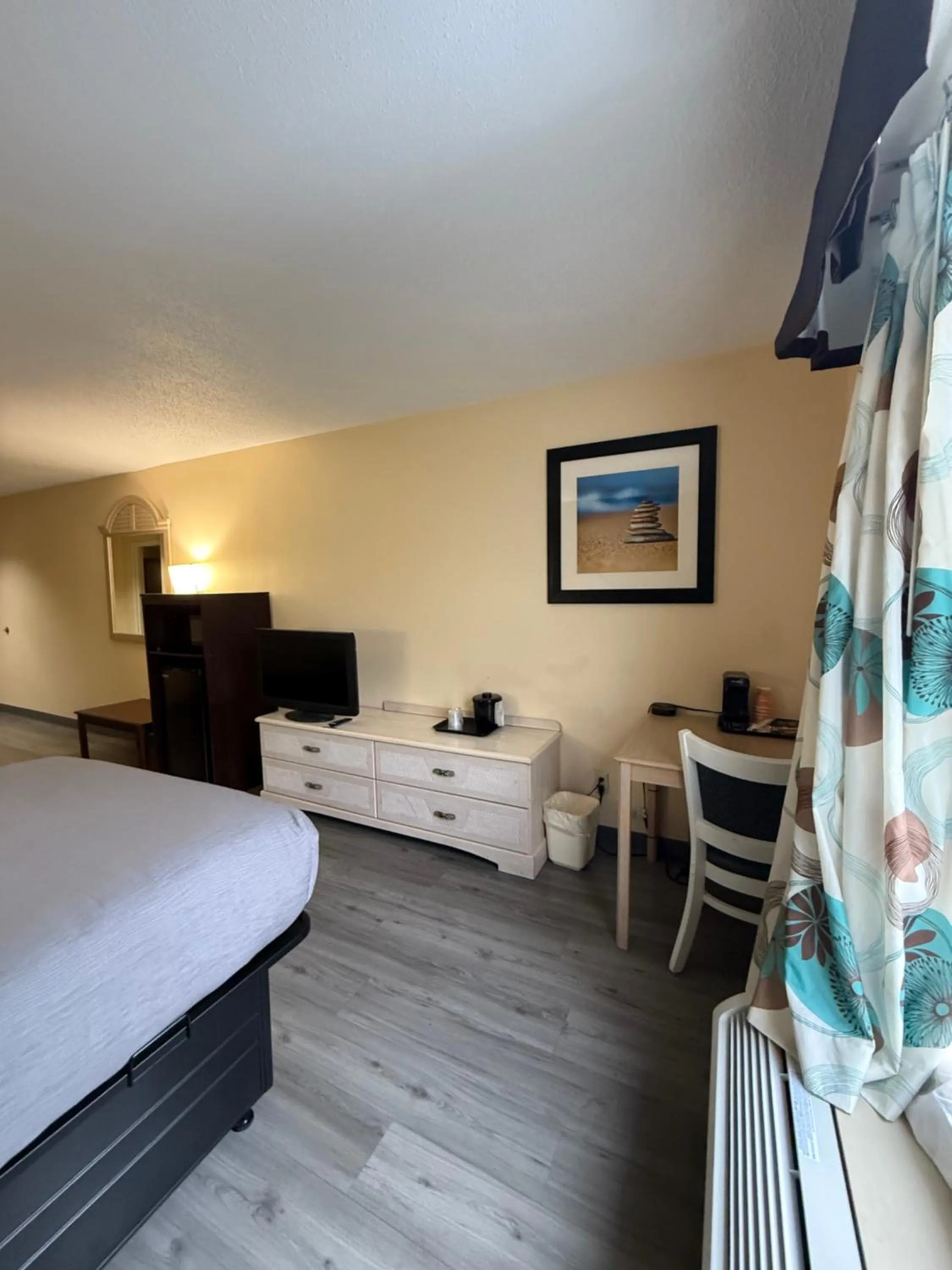 TV and multimedia, Bed in Quality Inn & Suites Exmore - Eastern Shore