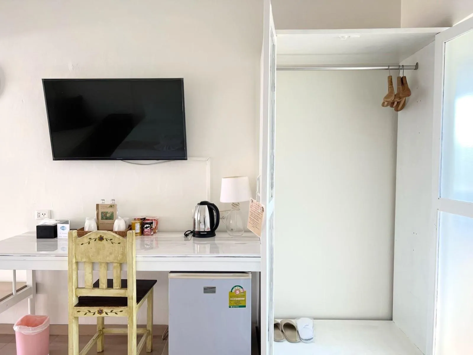 Communal lounge/ TV room in 3B Boutique Hotel