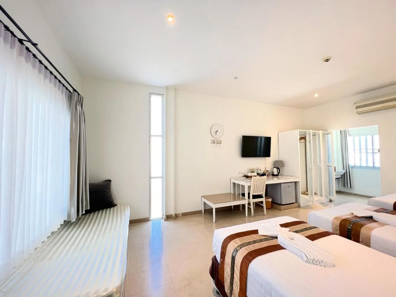 Communal lounge/ TV room in 3B Boutique Hotel