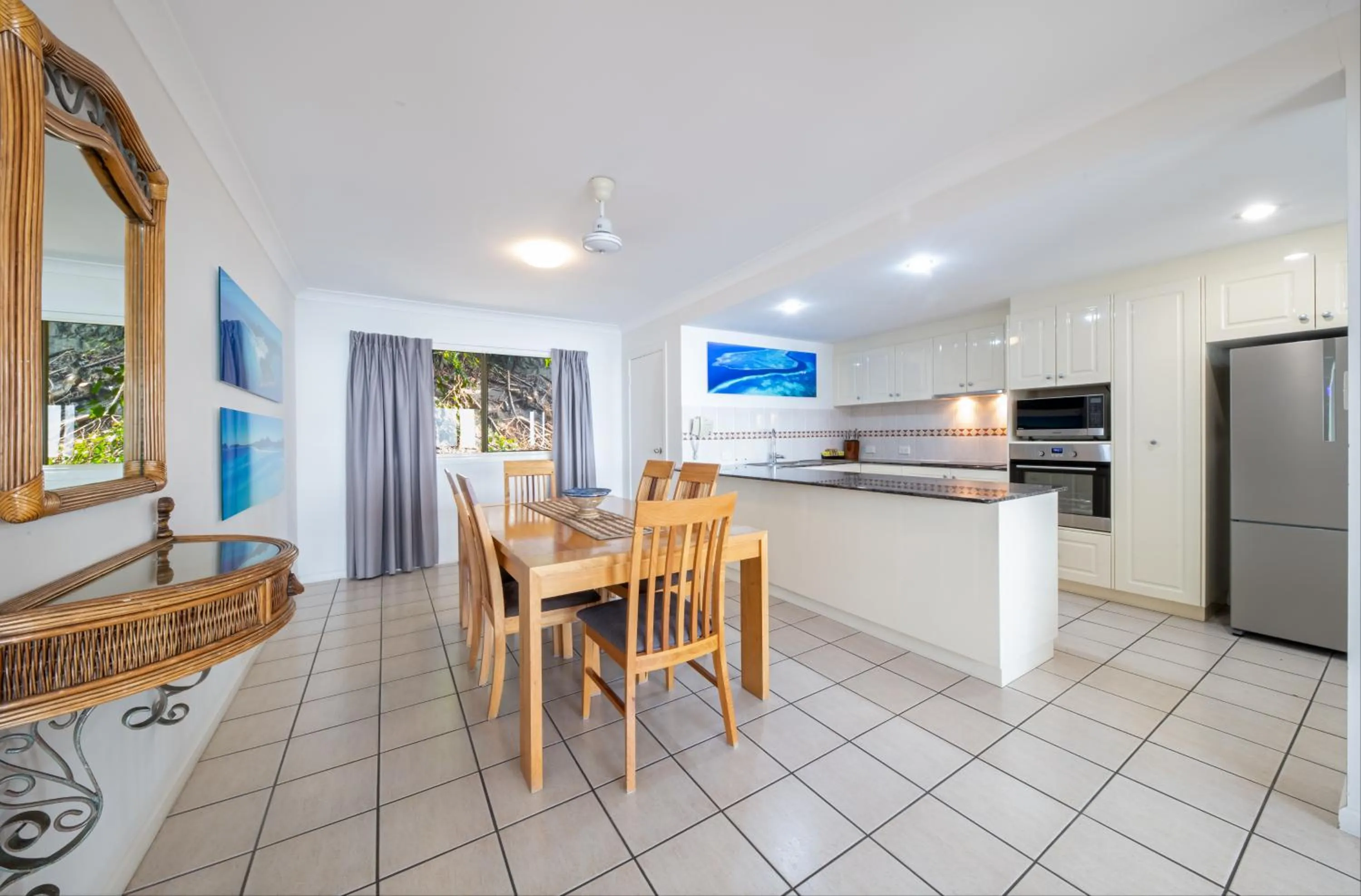 Dining area in Martinique Whitsunday Resort