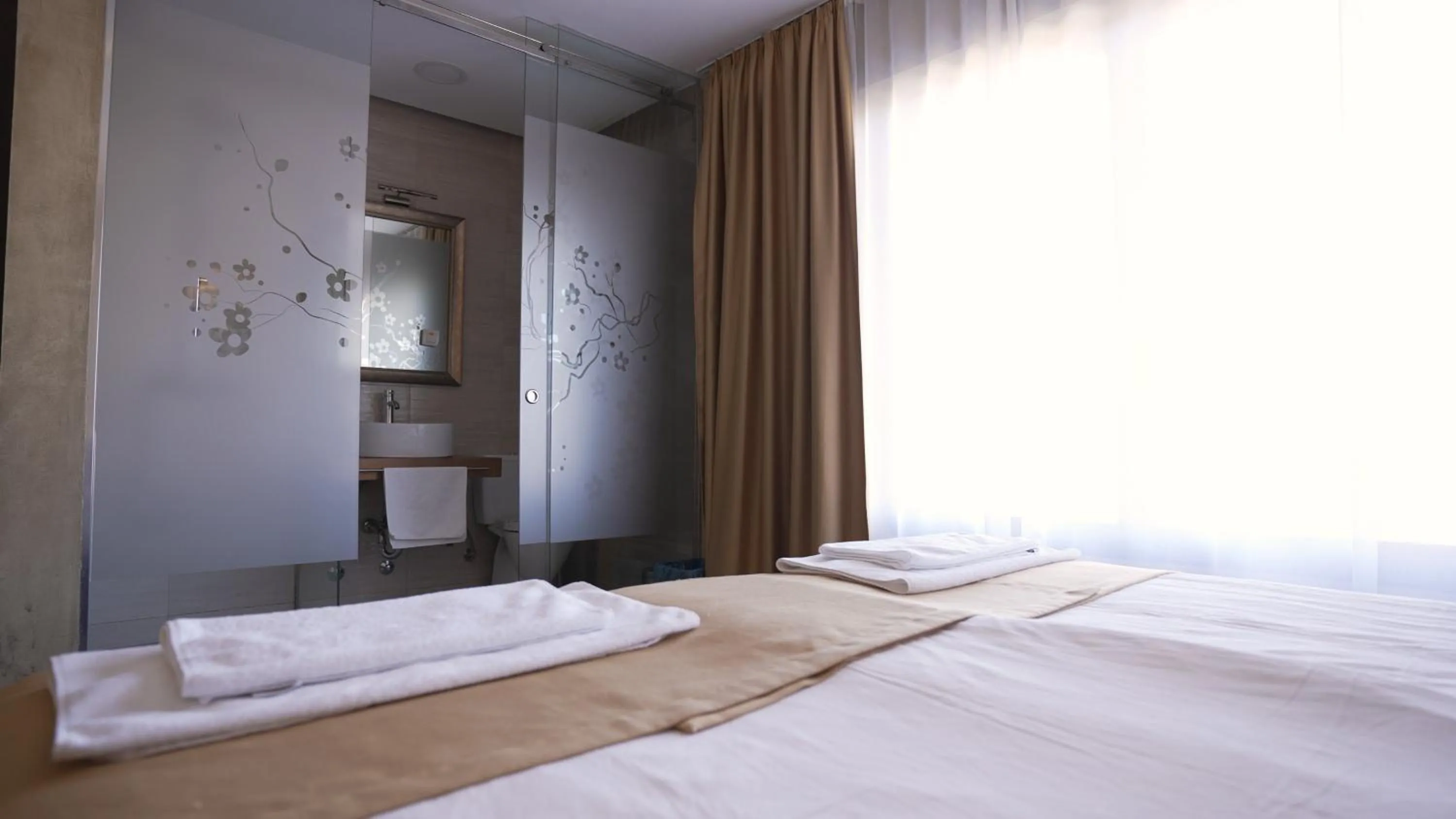 Bed in Garni Hotel Chicha - Winery ŠKRBIĆ