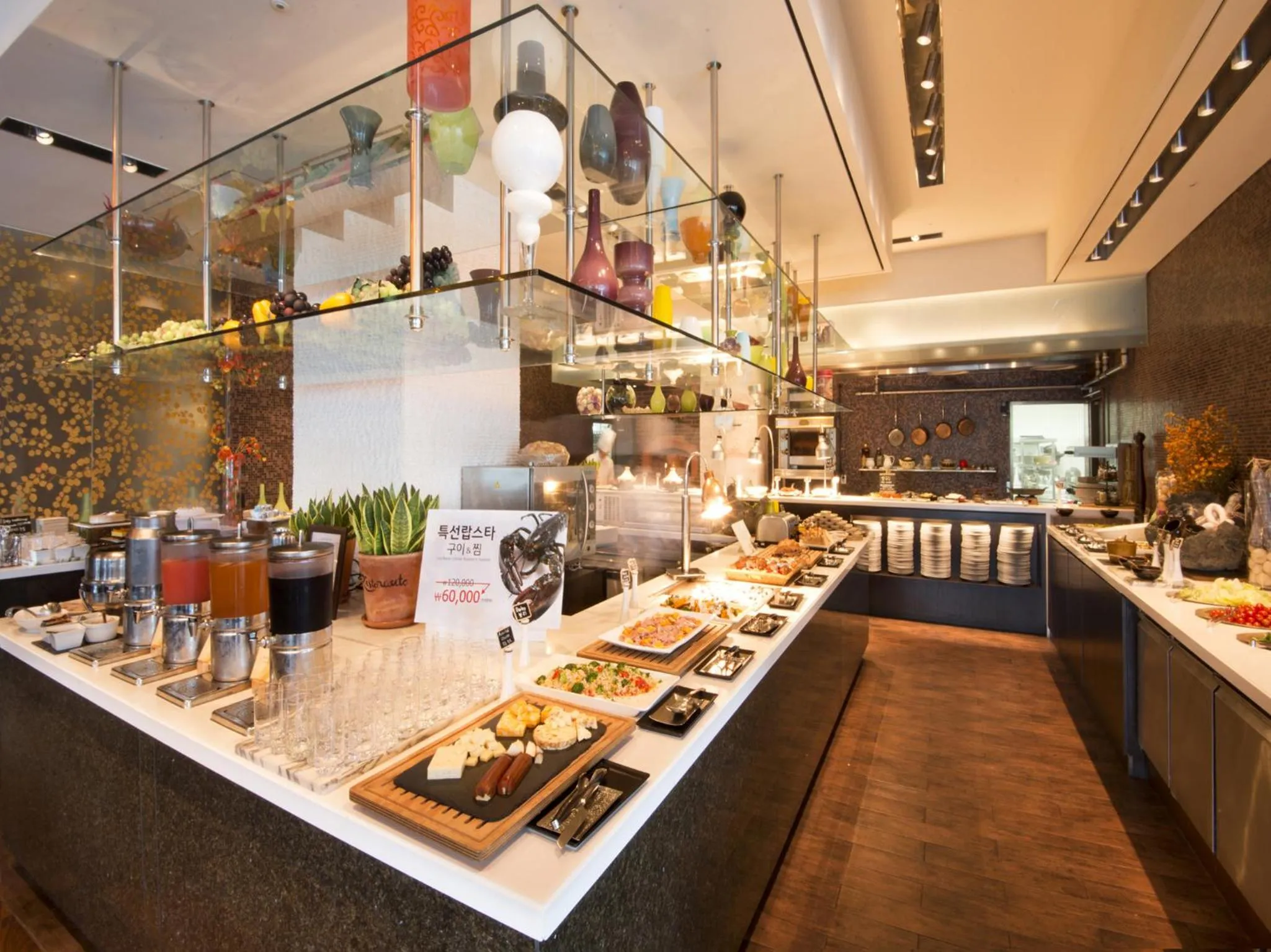 Restaurant/places to eat in Nongshim Hotel