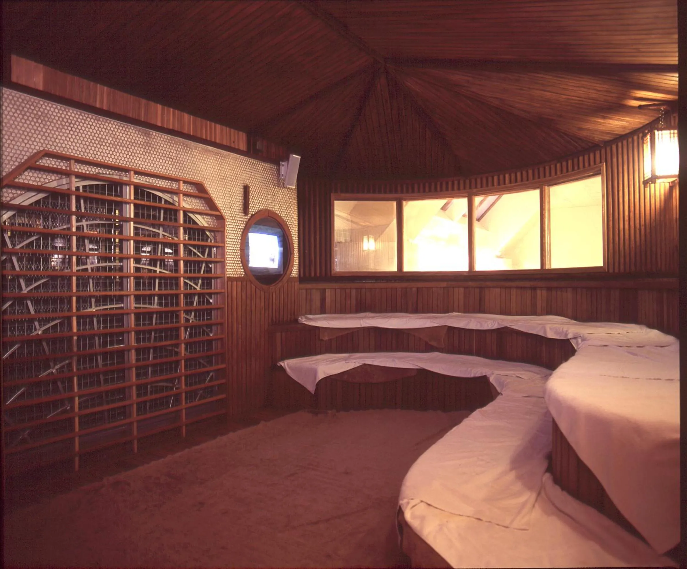 Spa and wellness centre/facilities, Bed in Nongshim Hotel