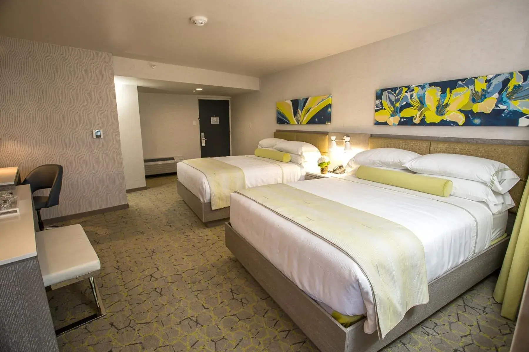 Double Room with Pool View in The Fredonia Hotel Double Room with Pool View in The Fredonia Hotel