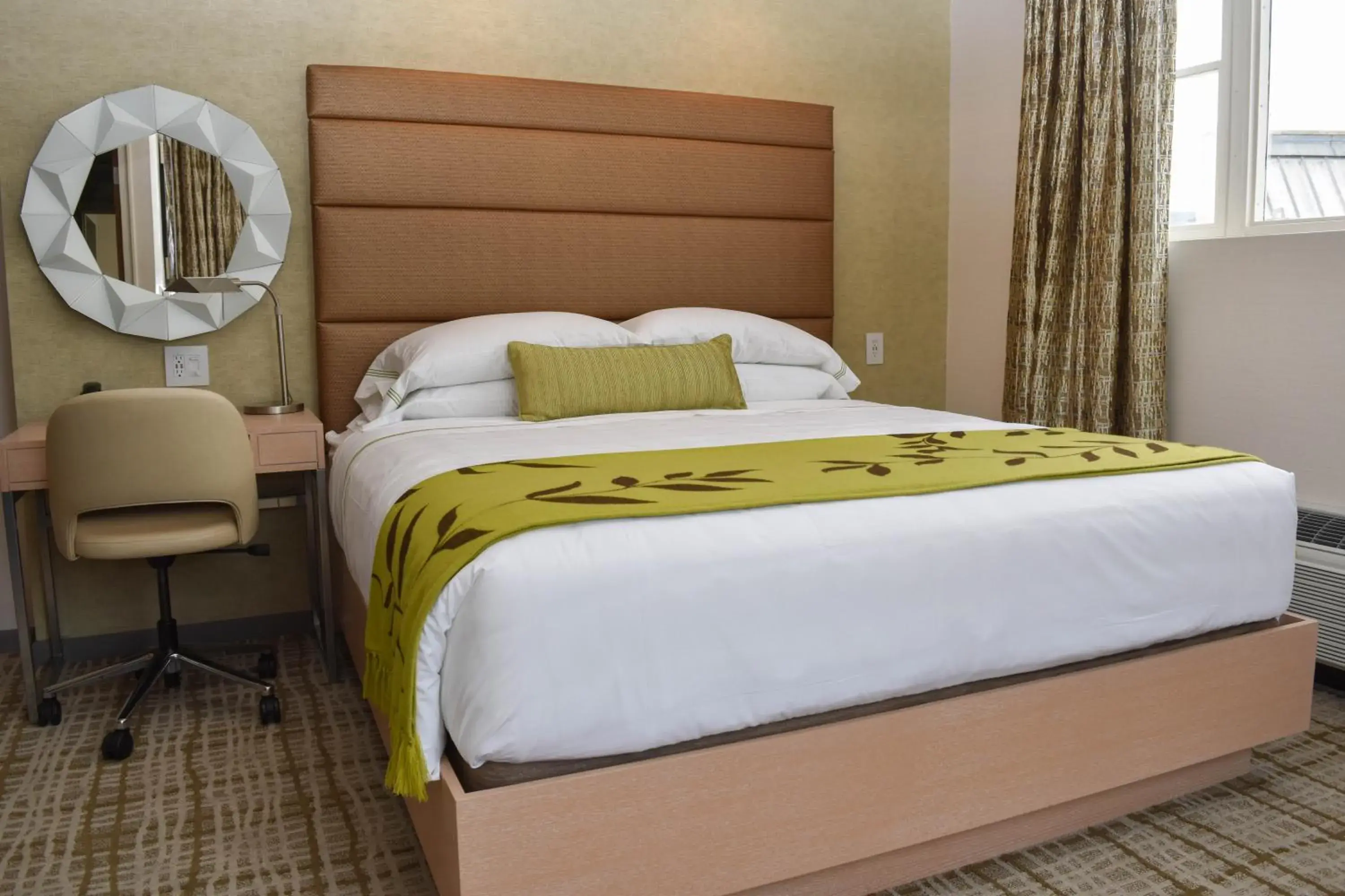 Deluxe King Room in The Fredonia Hotel Deluxe King Room in The Fredonia Hotel