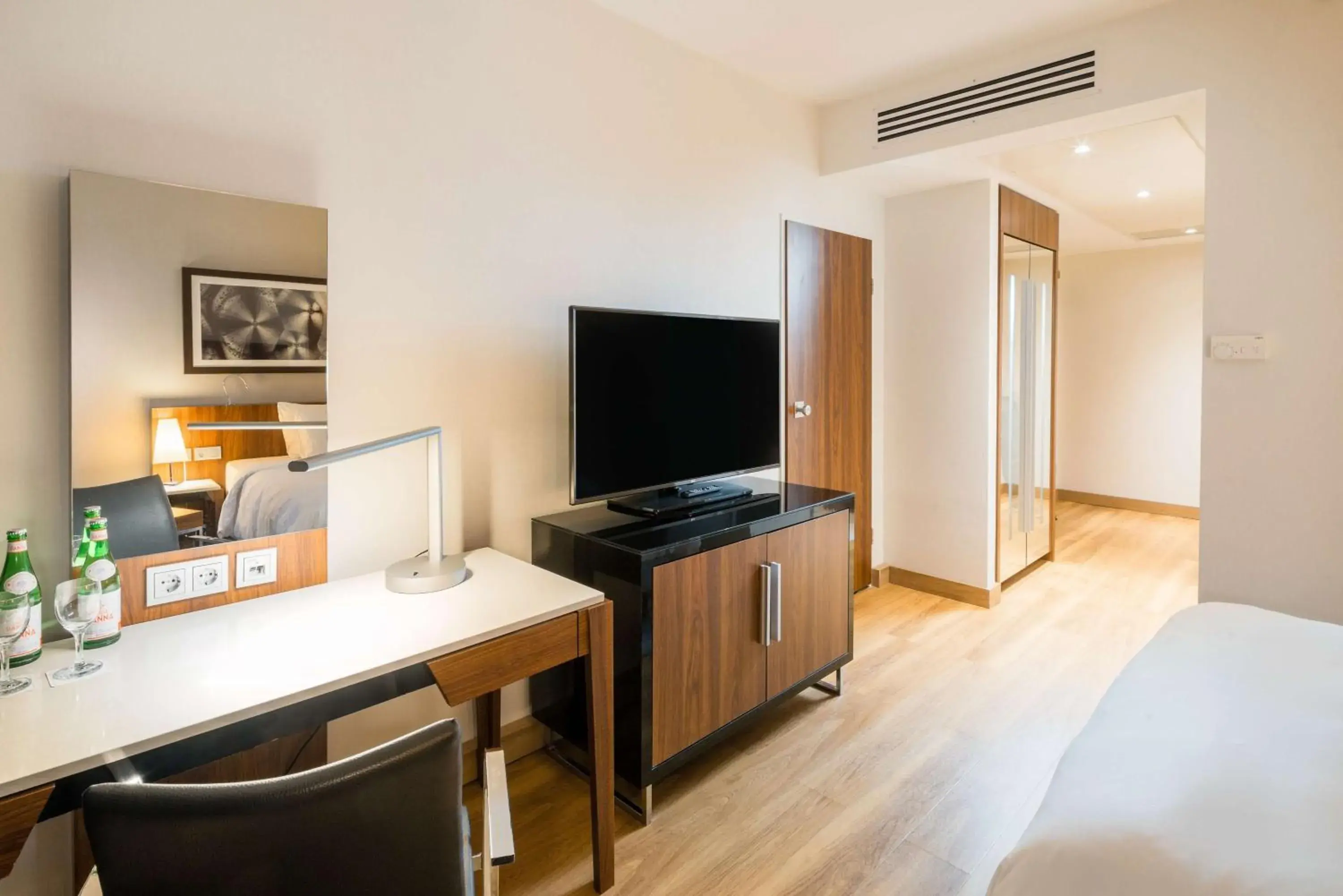 Superior Room with Alster View in Radisson Blu Hotel, Hamburg Superior Room with Alster View in Radisson Blu Hotel, Hamburg