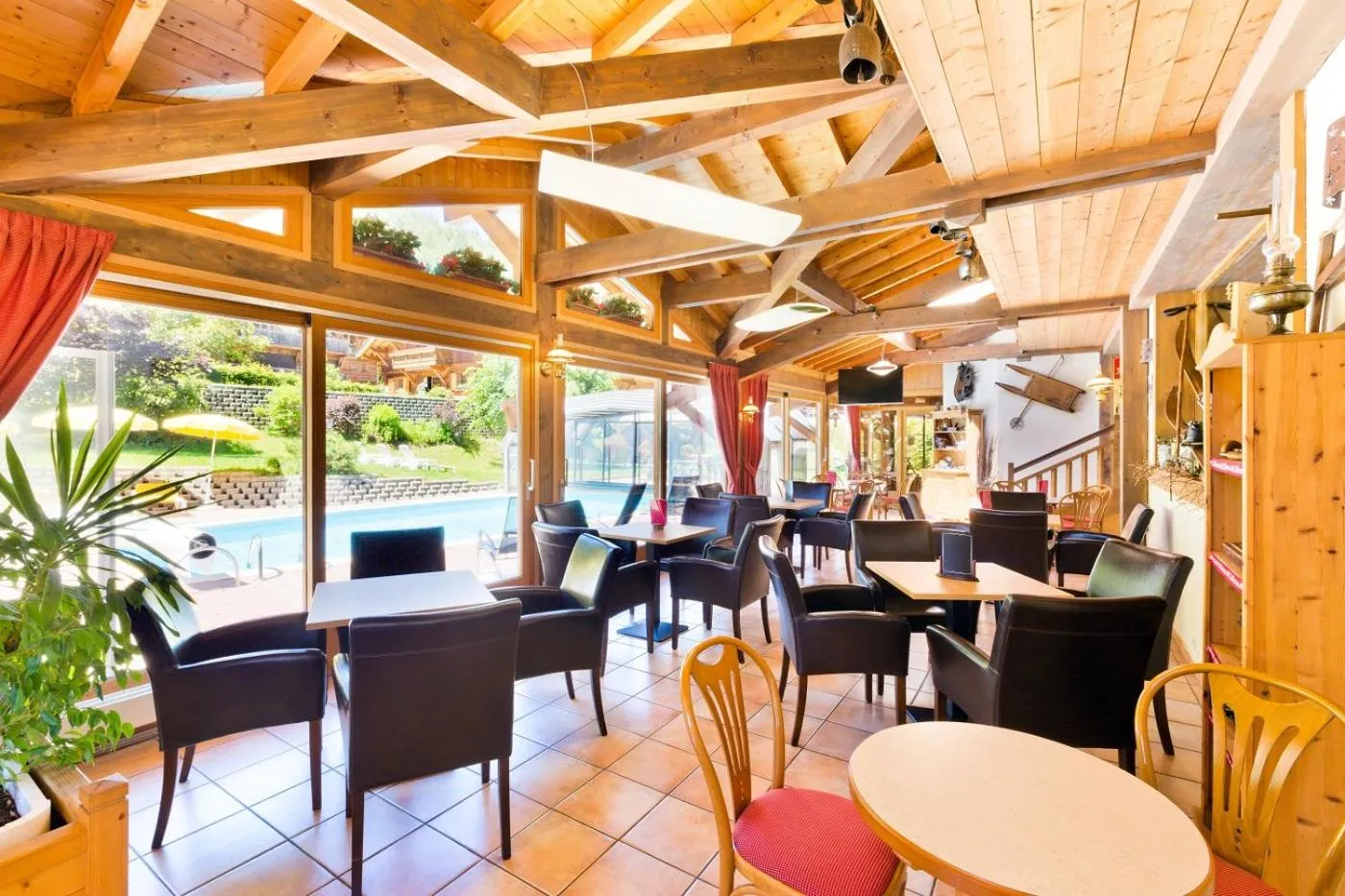 Communal lounge/ TV room in Hotel Les Bruyères