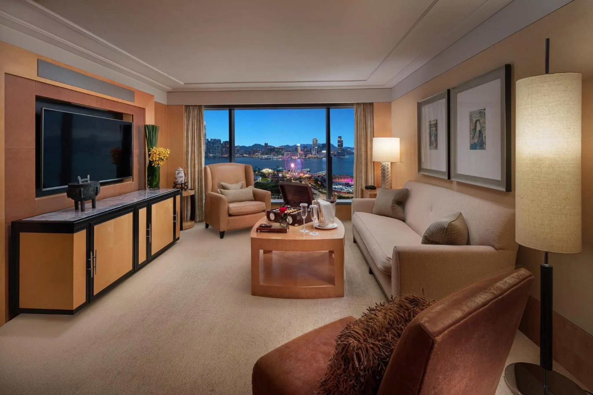 Bedroom in Mandarin Oriental, Hong Kong