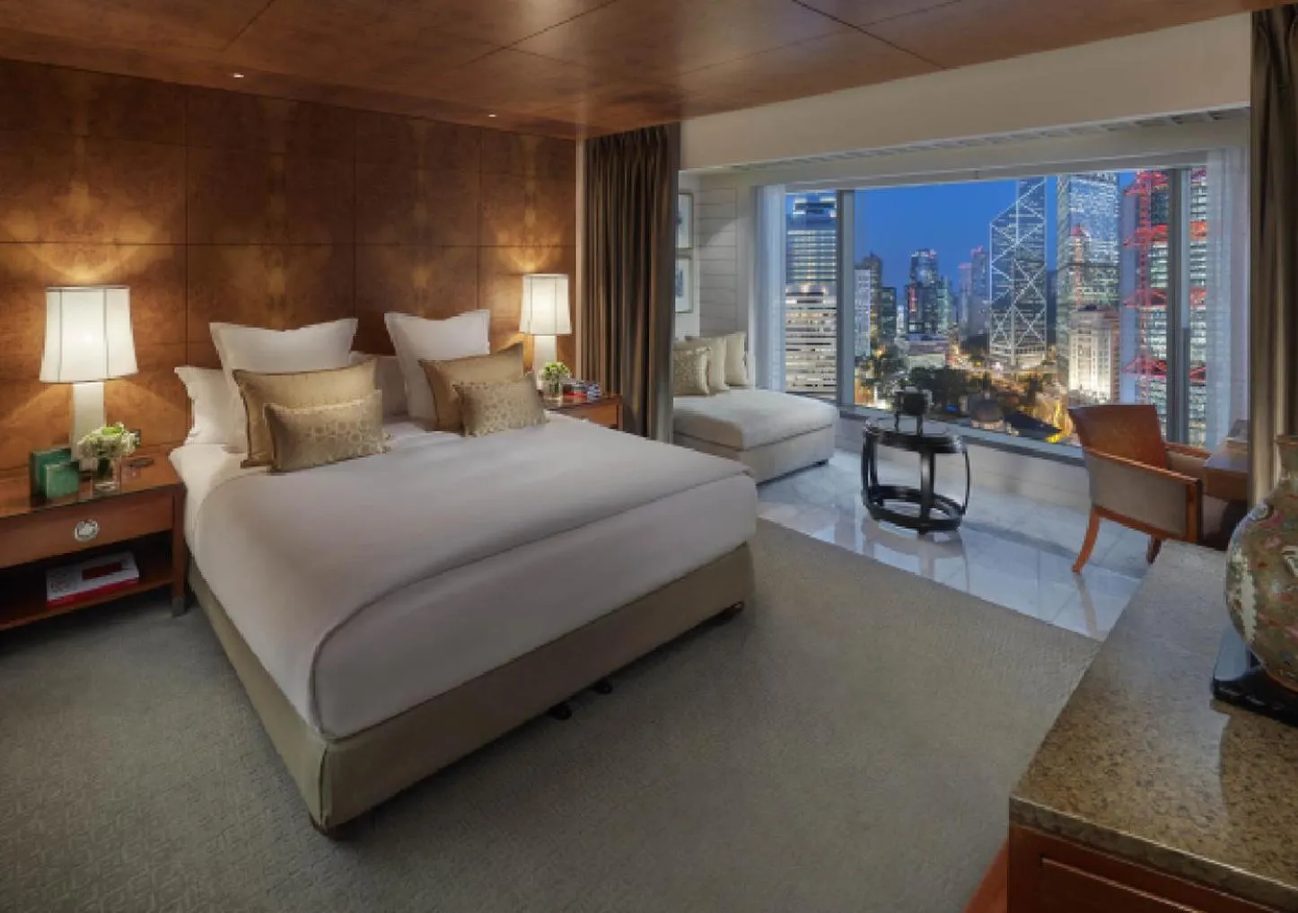 Bedroom, Bed in Mandarin Oriental, Hong Kong