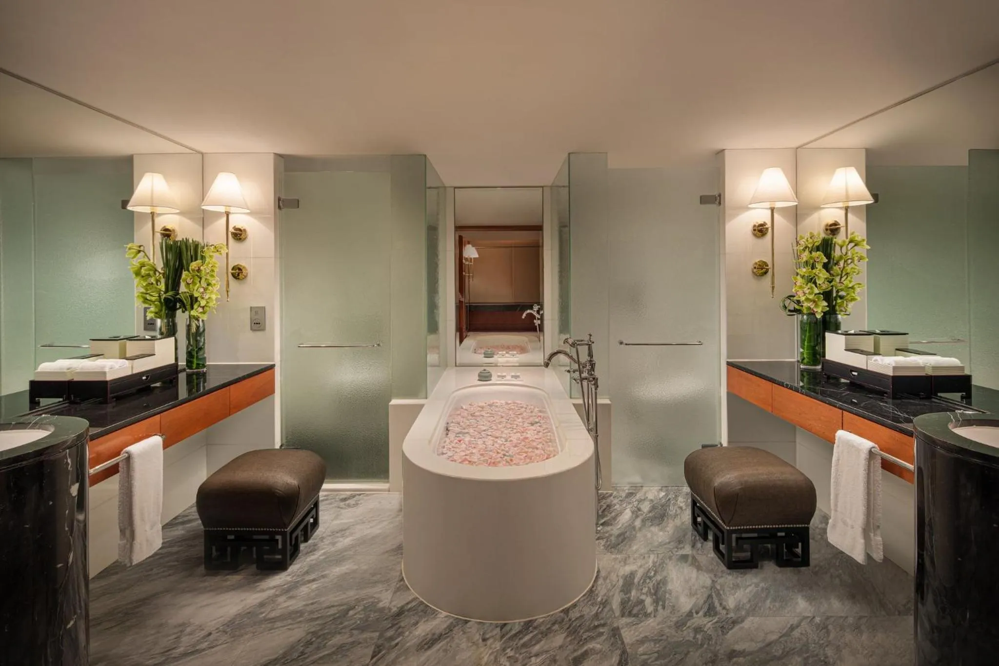 Bedroom in Mandarin Oriental, Hong Kong