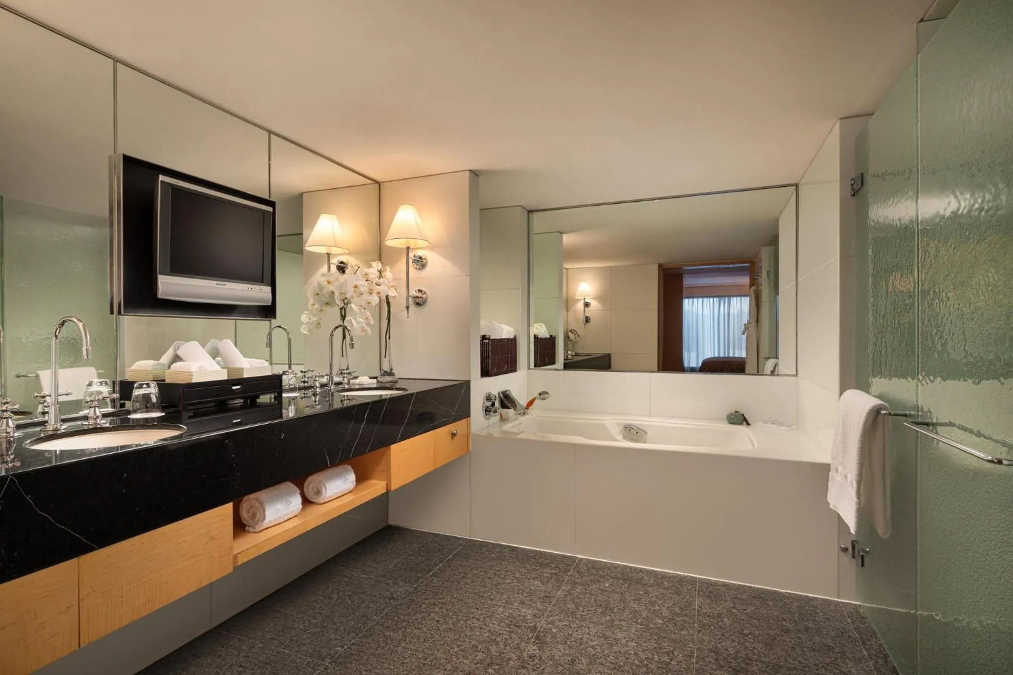 Bedroom in Mandarin Oriental, Hong Kong