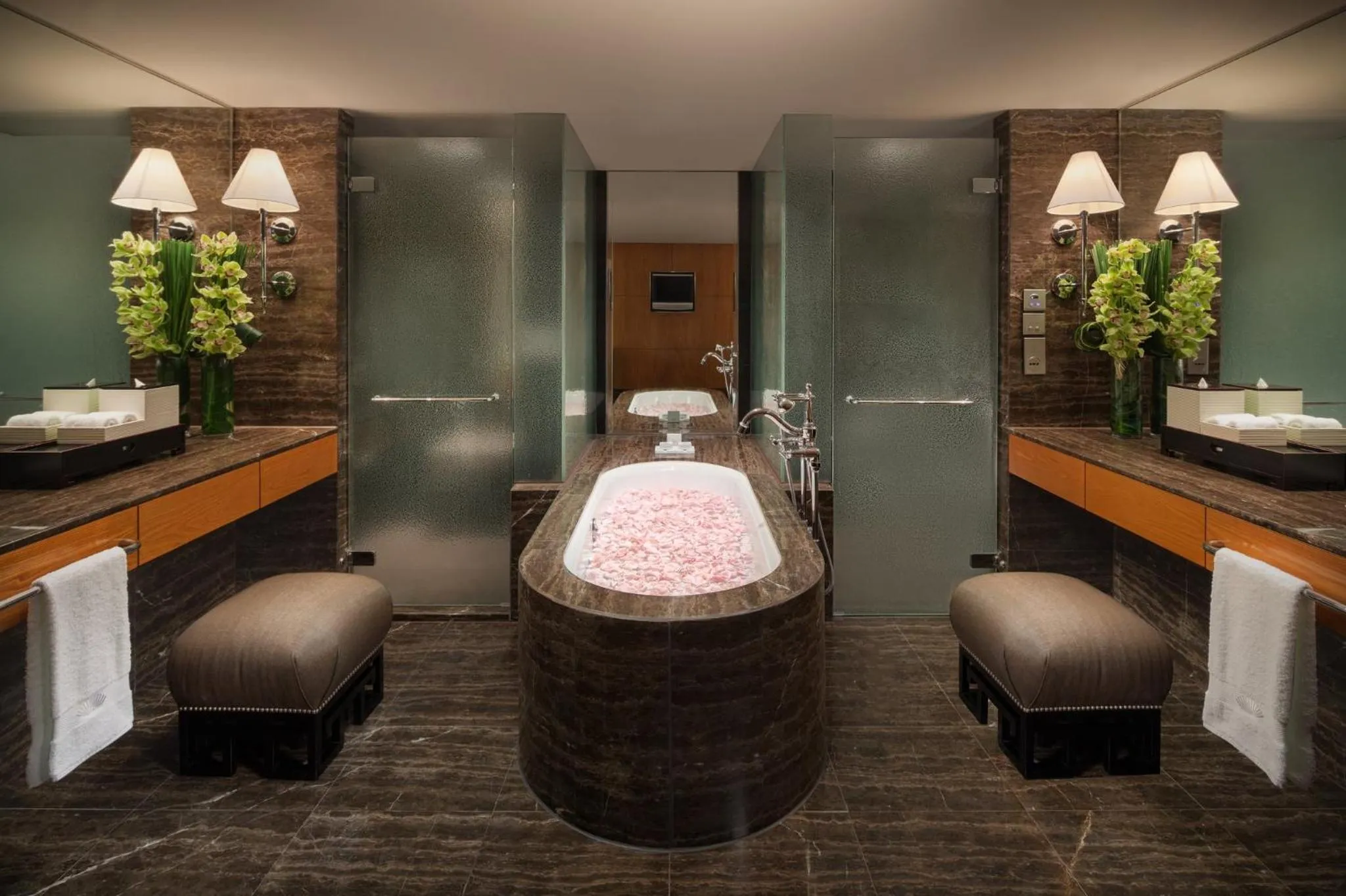 Bathroom, Bed in Mandarin Oriental, Hong Kong