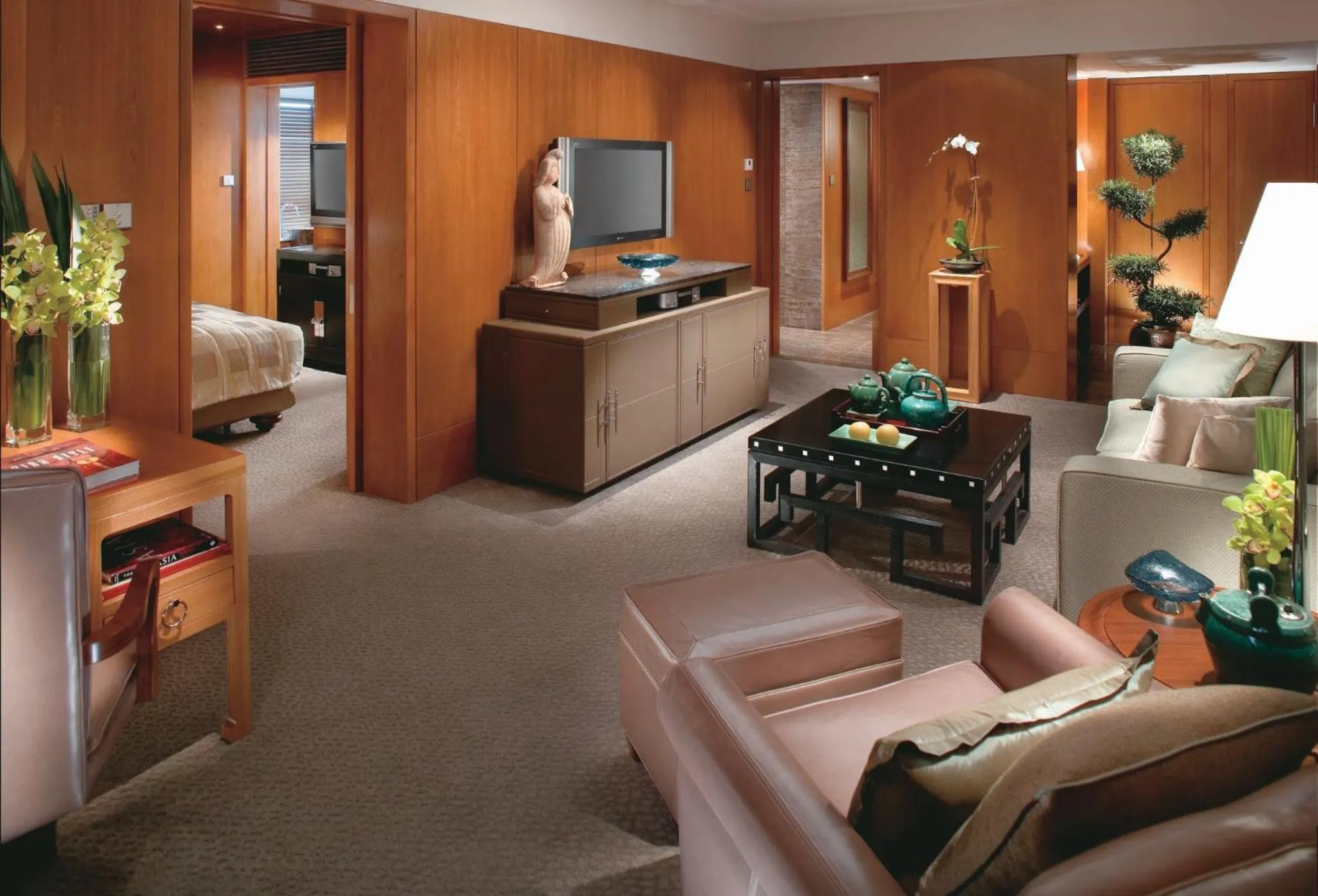 Bedroom, Bed in Mandarin Oriental, Hong Kong