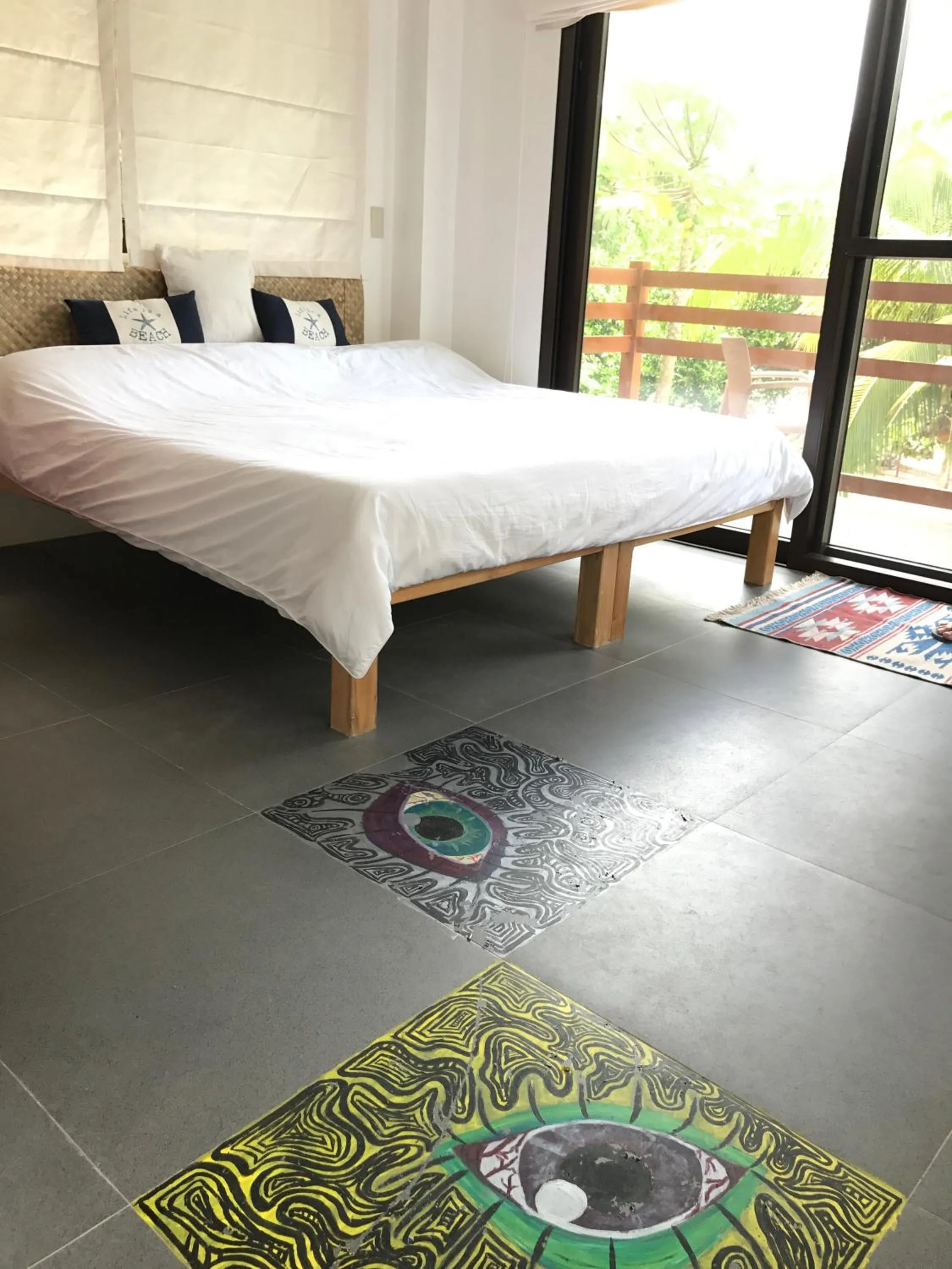 Bed in The Whitehouse by the Sea