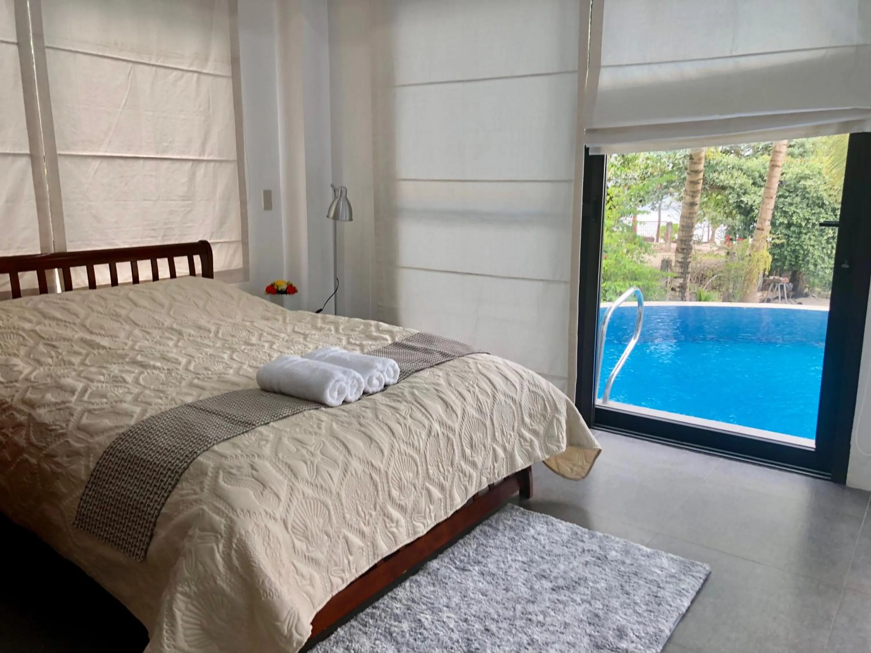 Property building, Bed in The Whitehouse by the Sea