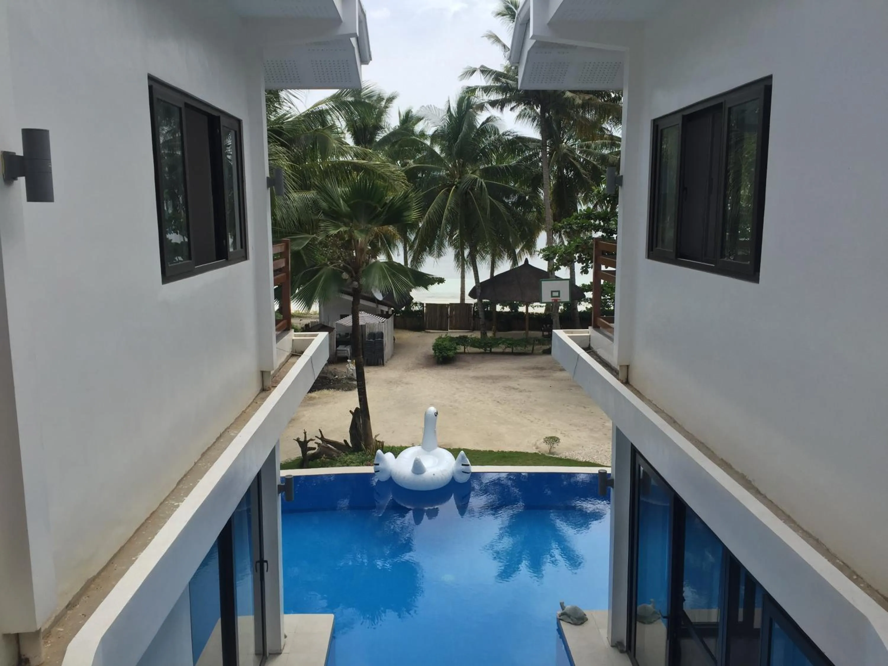 Day in The Whitehouse by the Sea