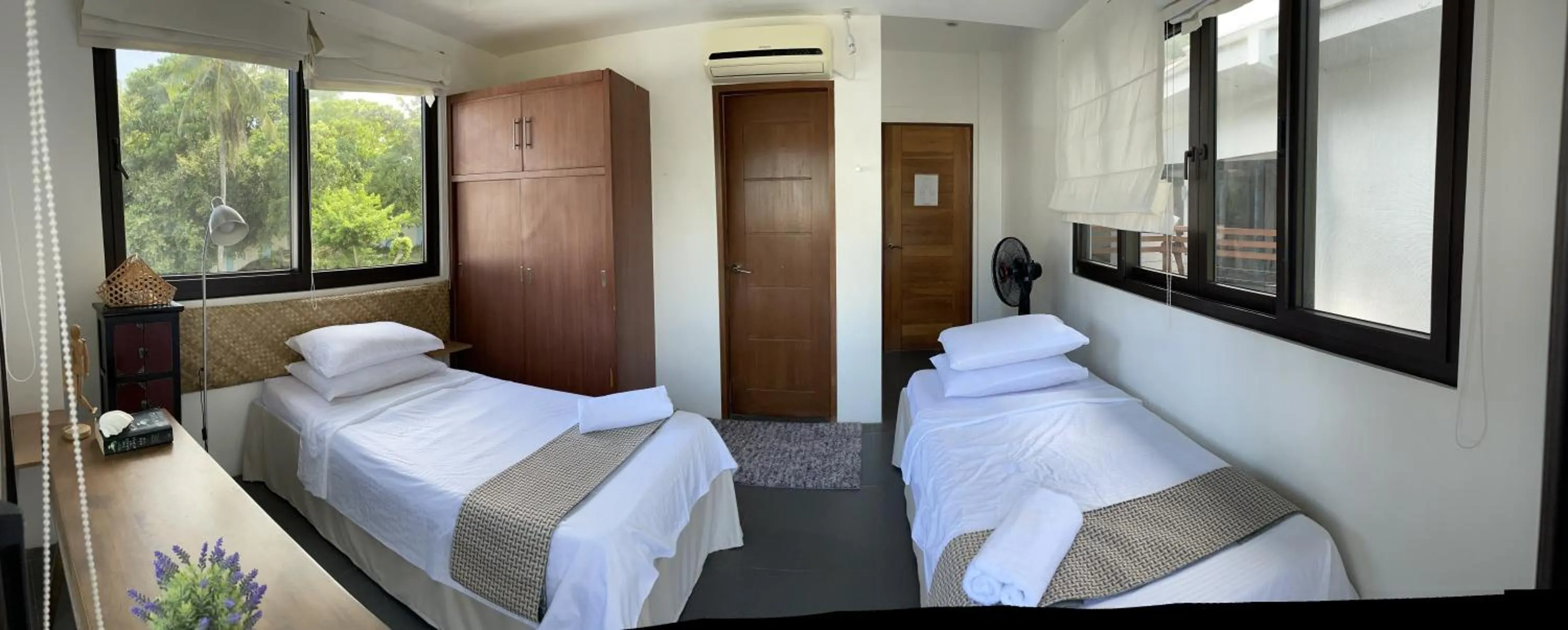 Bed in The Whitehouse by the Sea