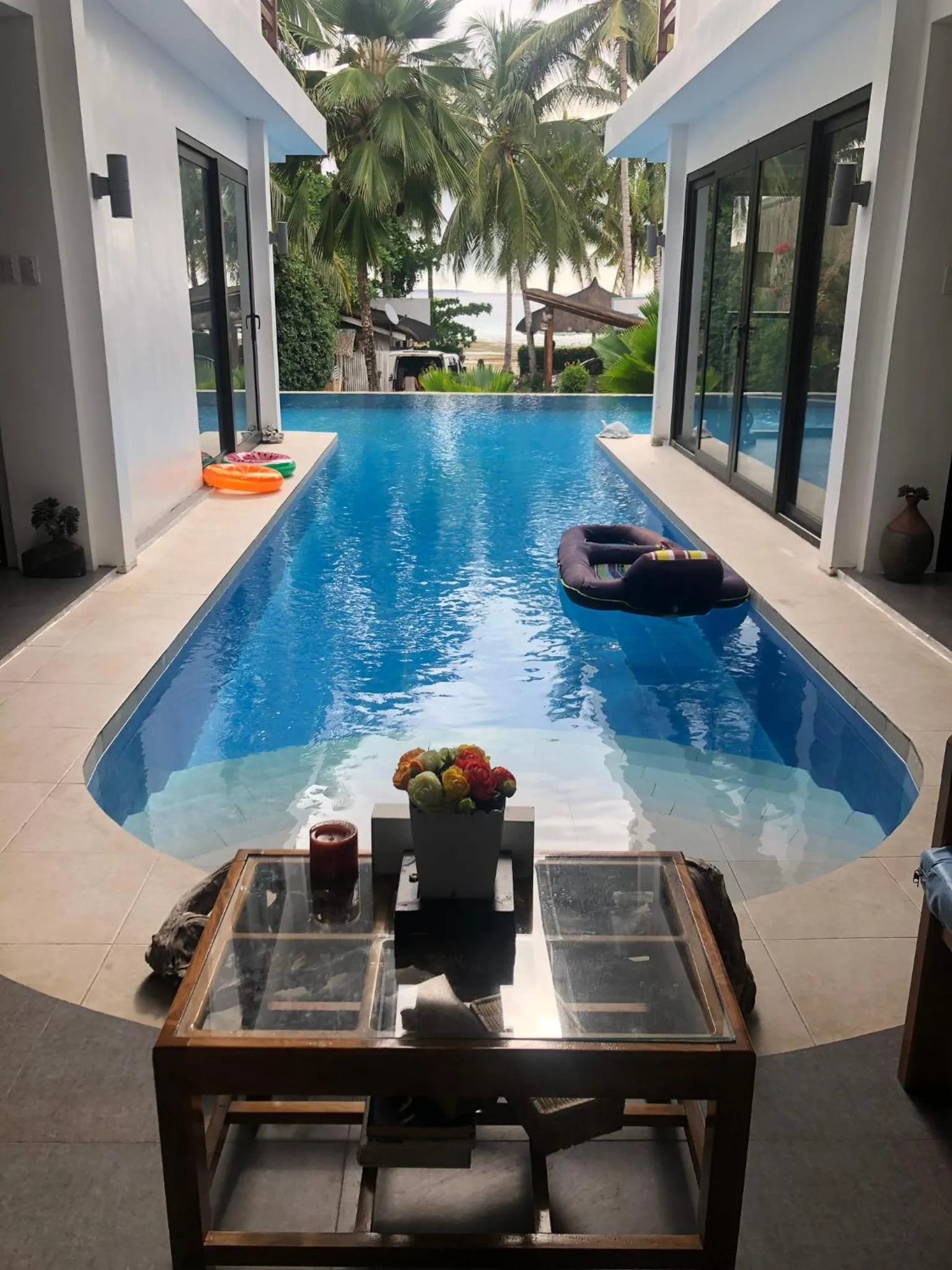 Beach in The Whitehouse by the Sea