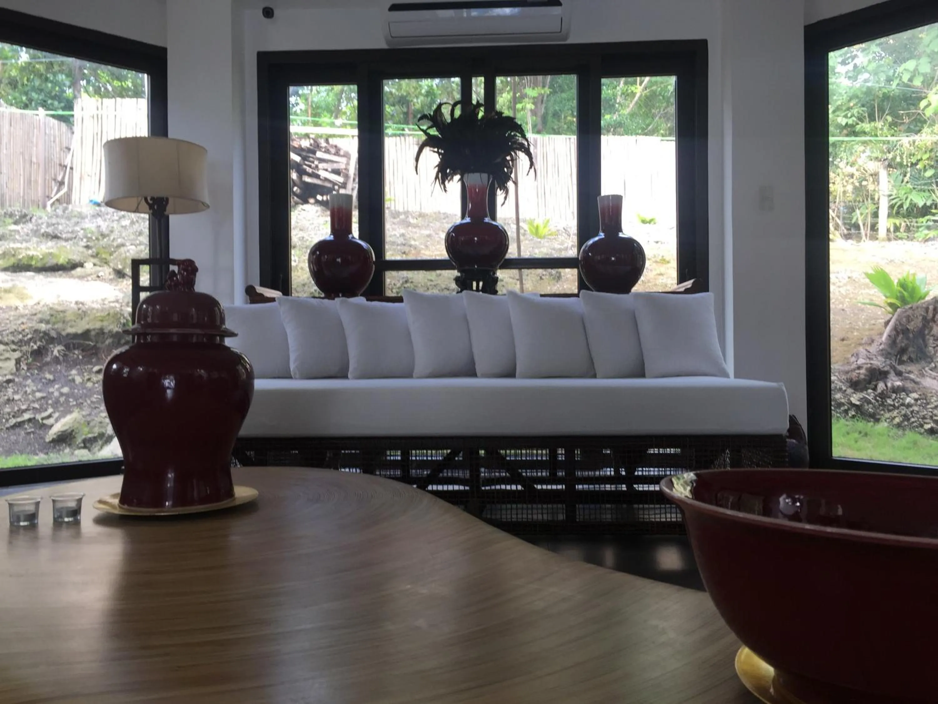 Communal lounge/ TV room in The Whitehouse by the Sea