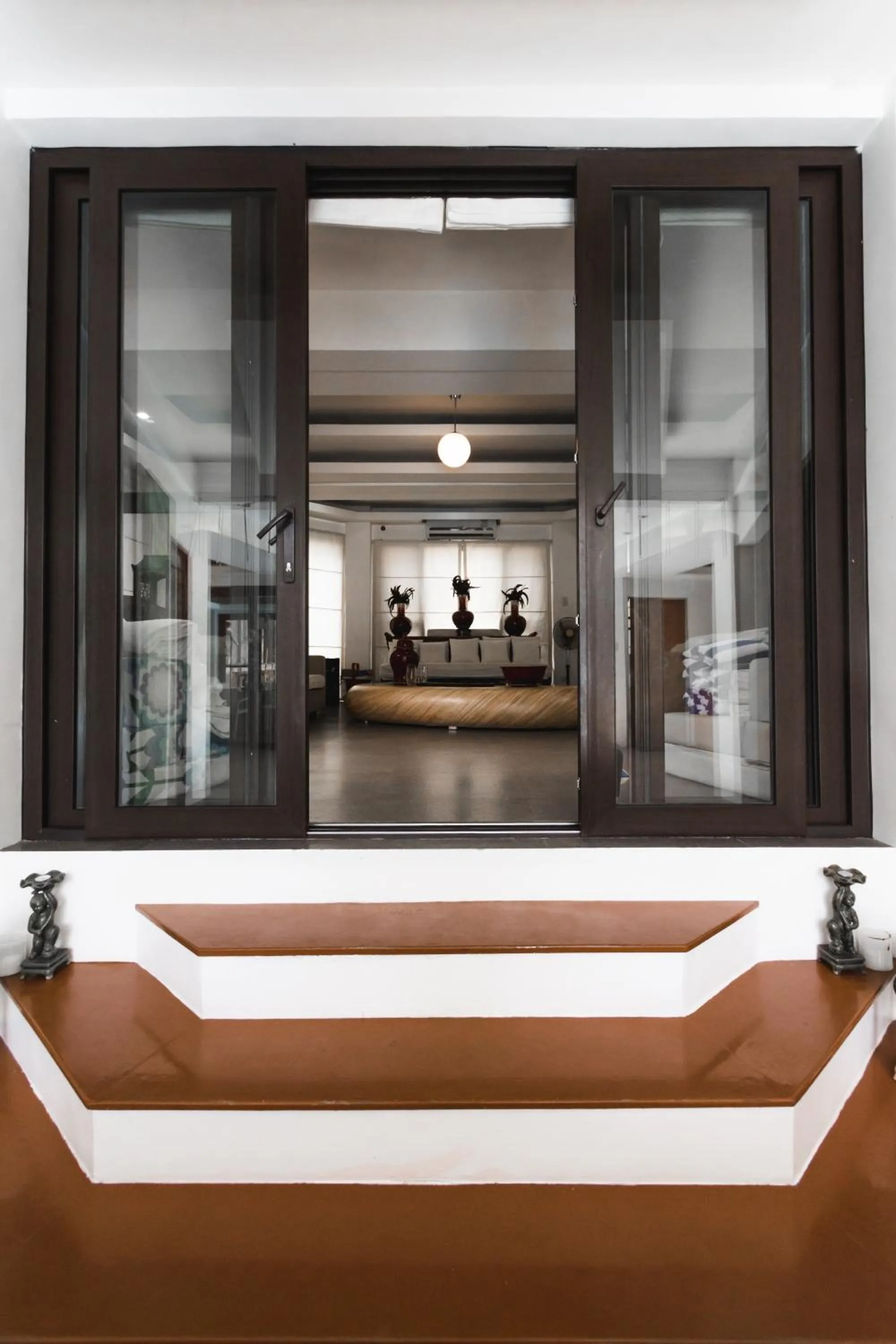 Facade/entrance in The Whitehouse by the Sea