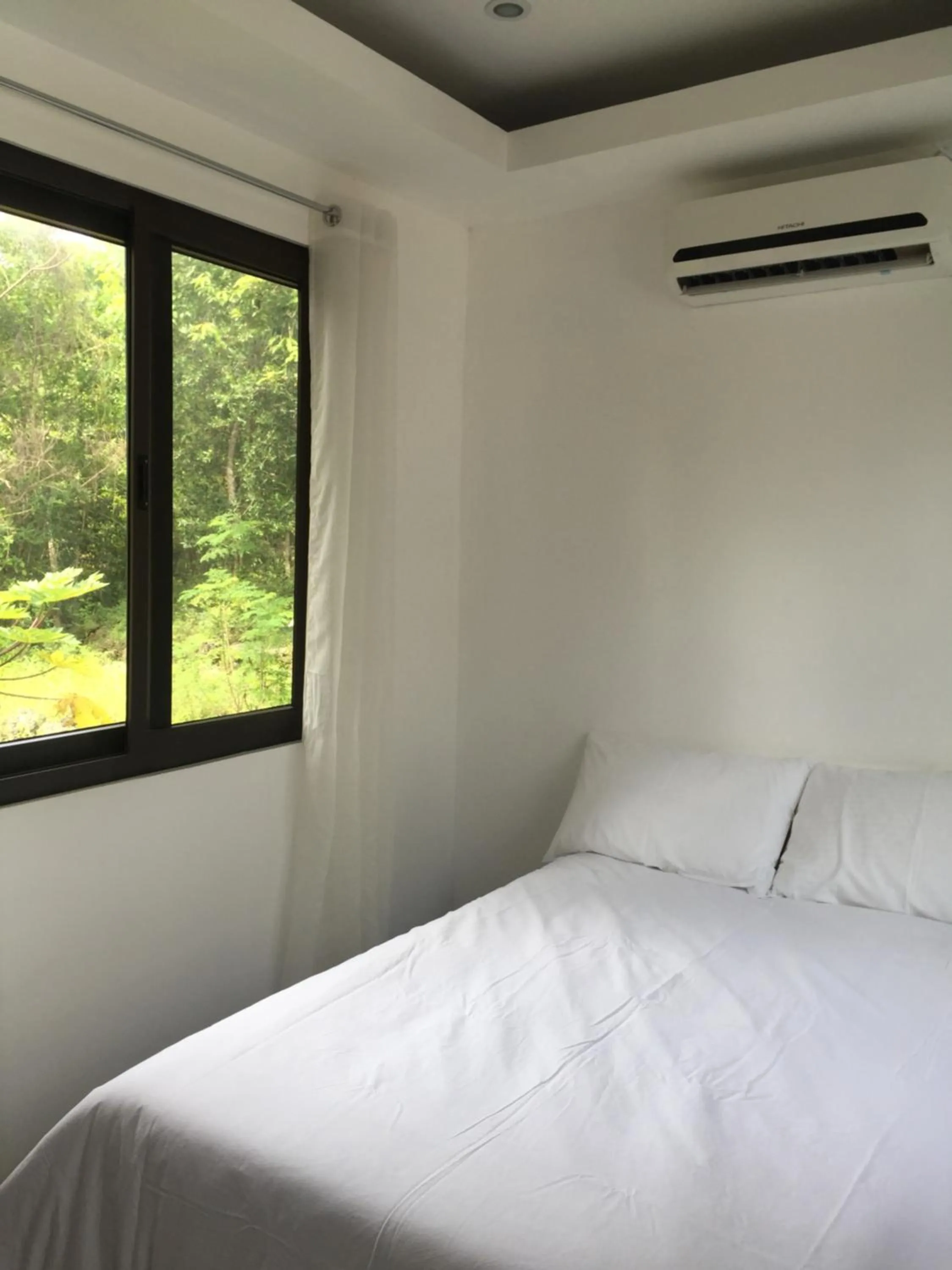 Bed in The Whitehouse by the Sea