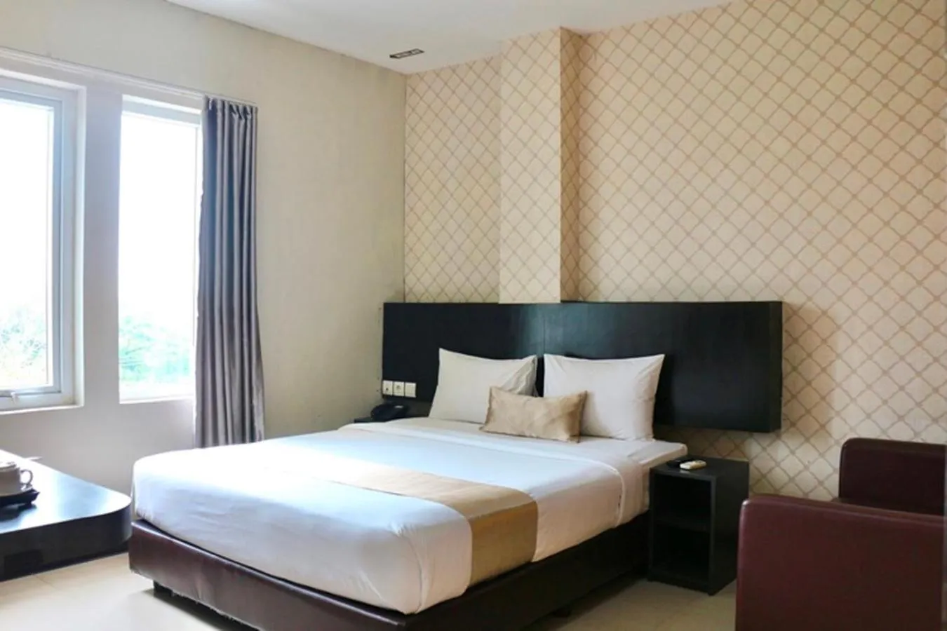 Bedroom, Bed in CREW EXPRESS Hotel