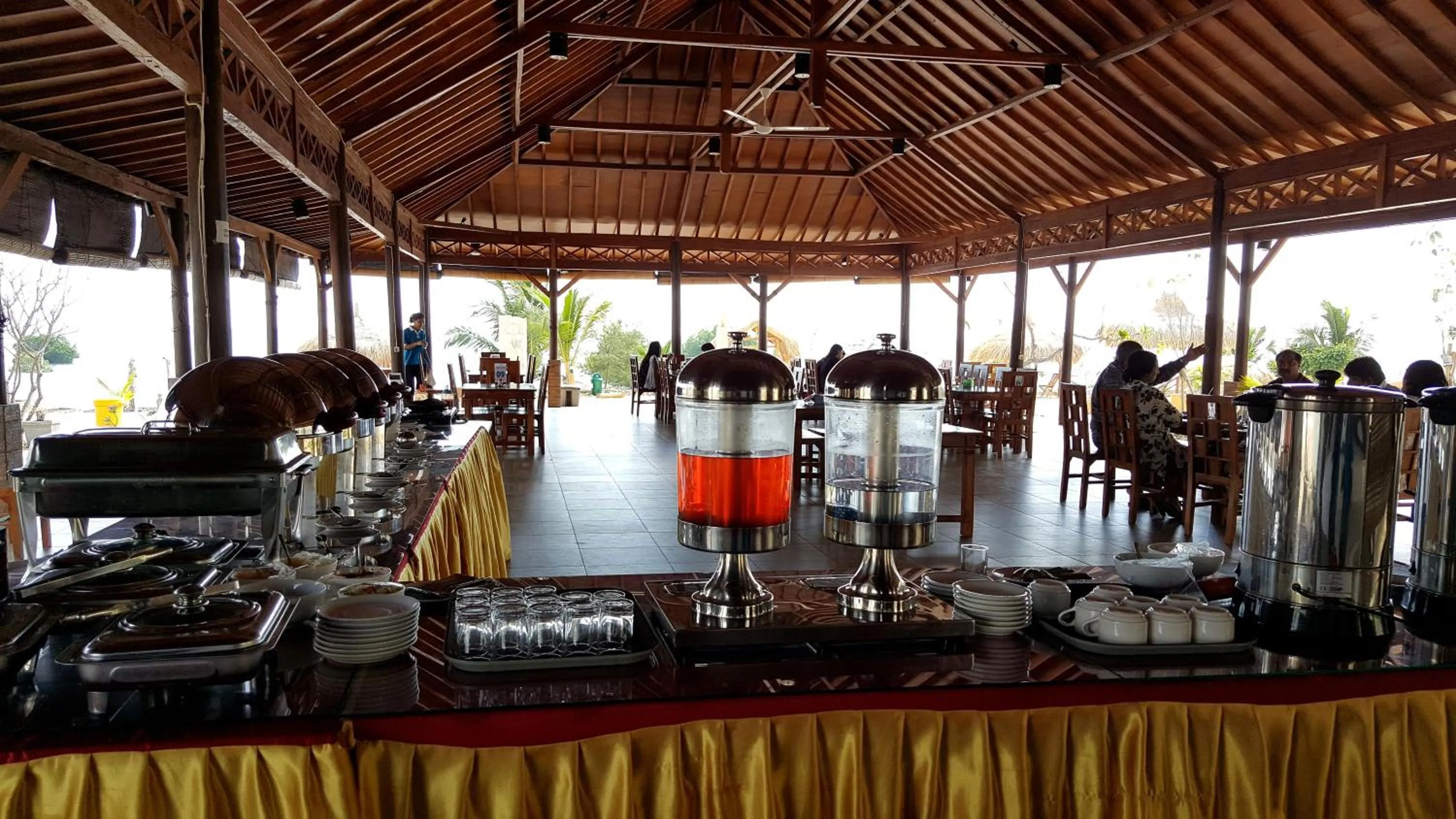 Restaurant/places to eat in Padadita Beach Hotel