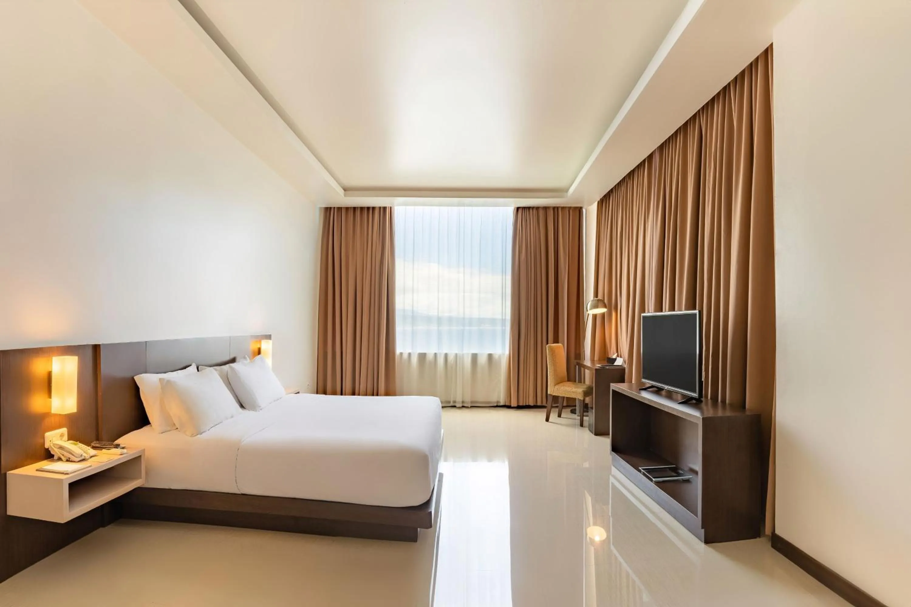 Bedroom, Bed in Hotel Santika Luwuk - Sulawesi Tengah