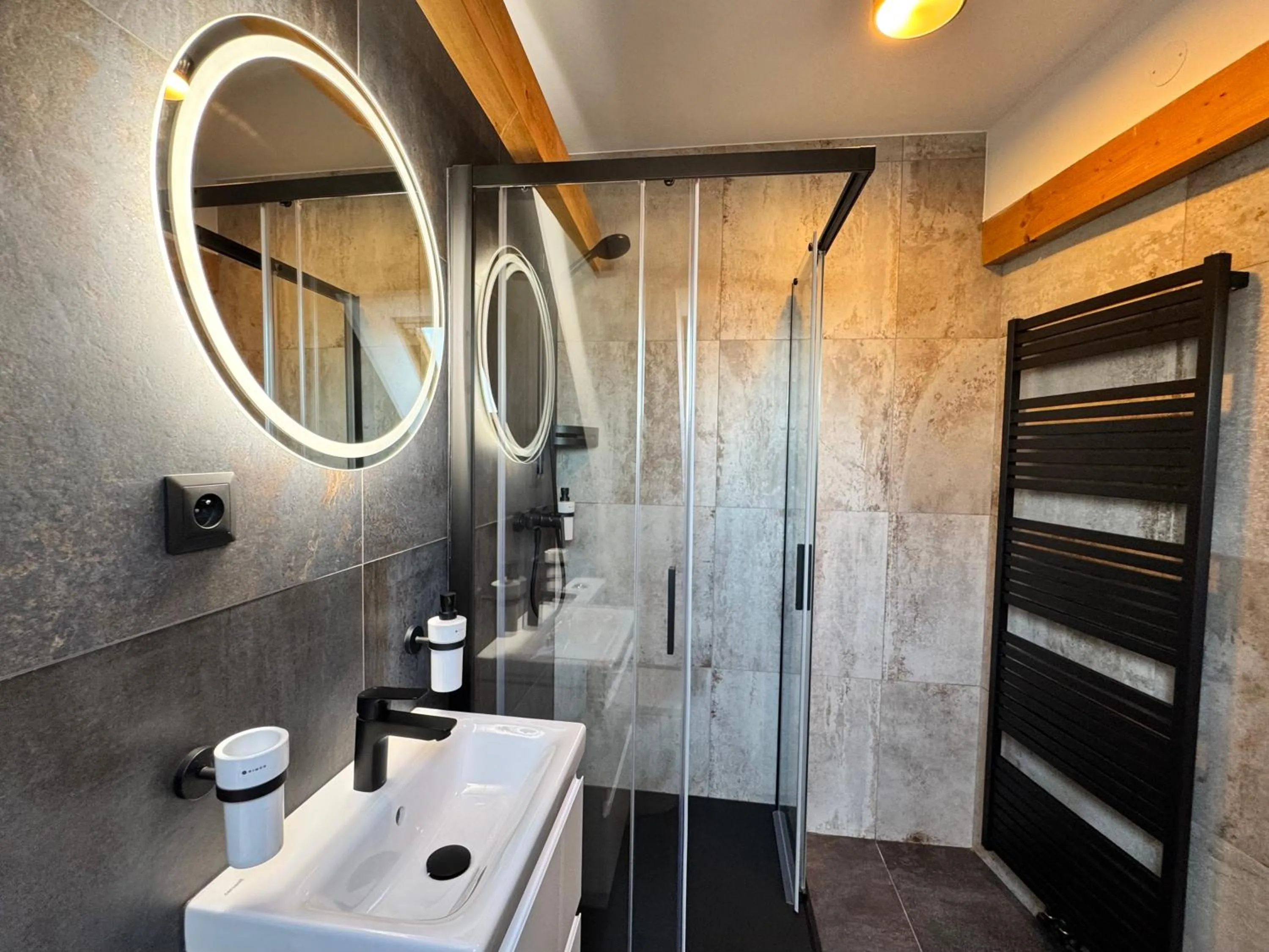 Shower in Hotel U Vlašského Dvora