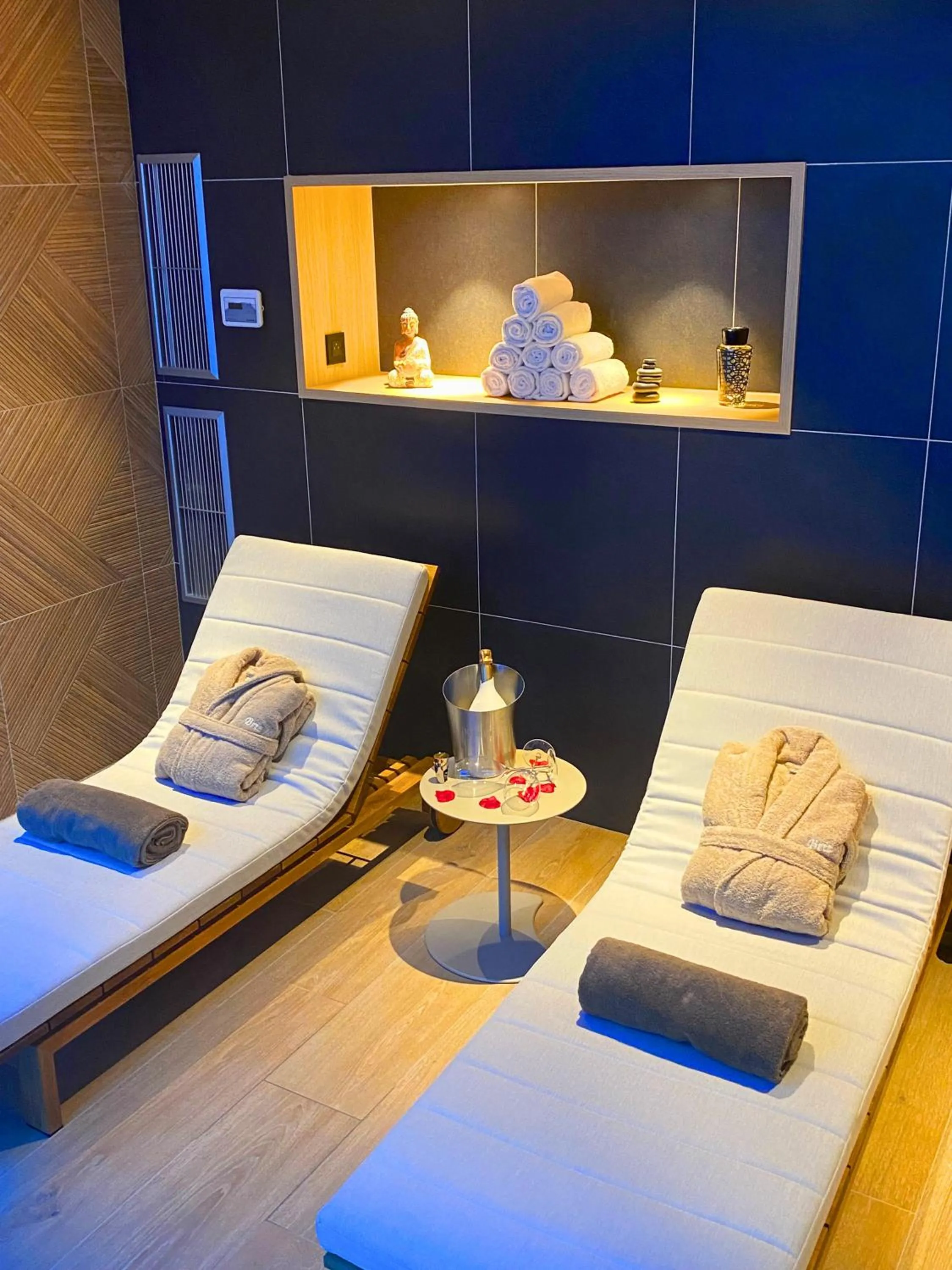 Spa and wellness centre/facilities in Brit Hotel Piscine & Spa - Fougères