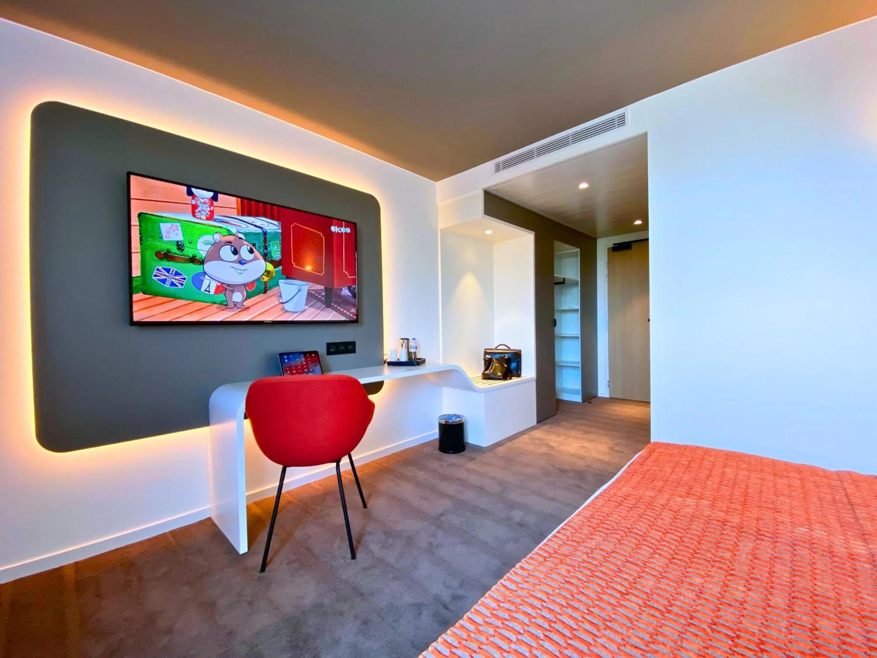 Photo of the whole room, Bed in Brit Hotel Piscine & Spa - Fougères