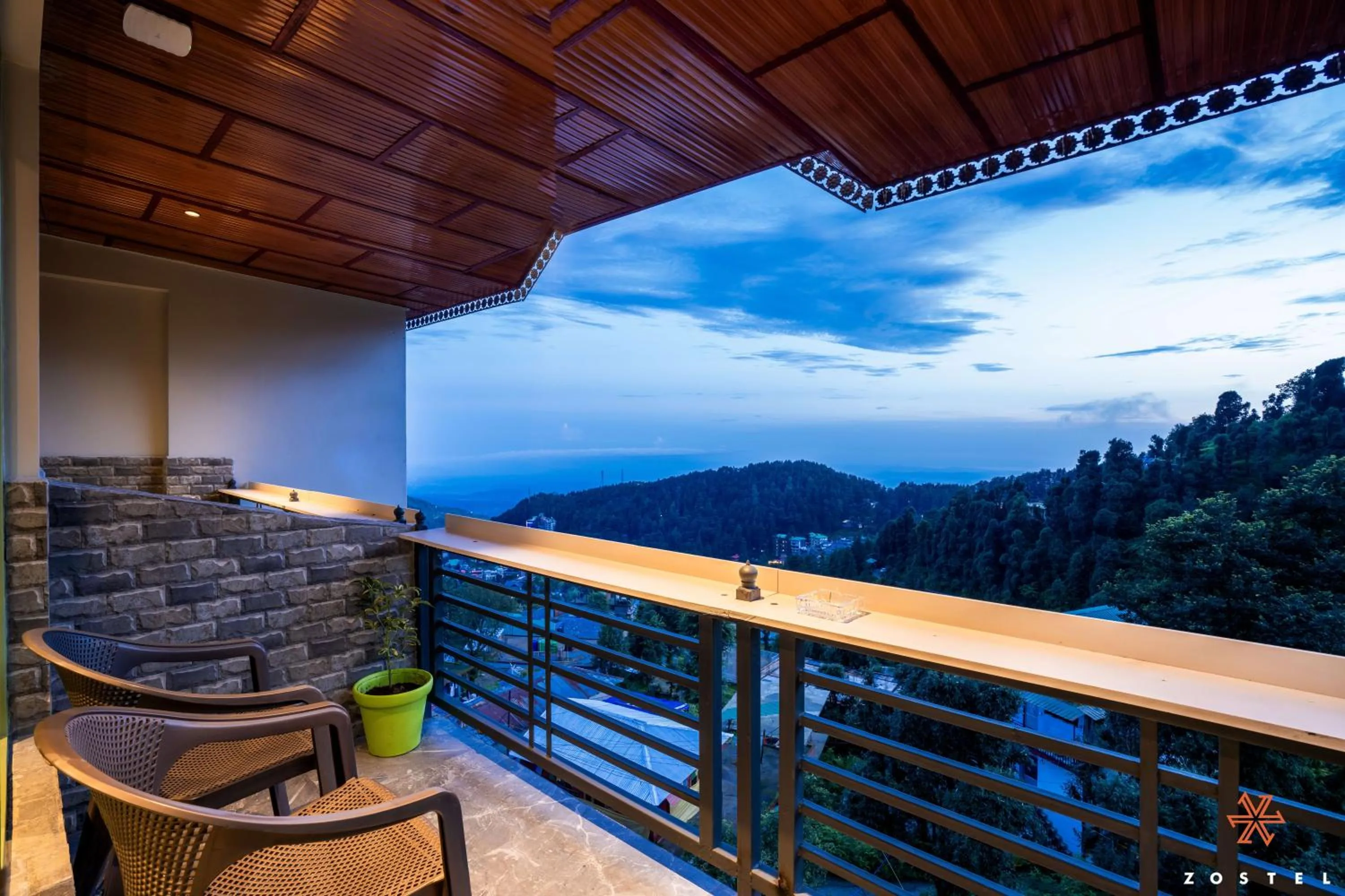 Balcony/Terrace in Zostel Dharamkot