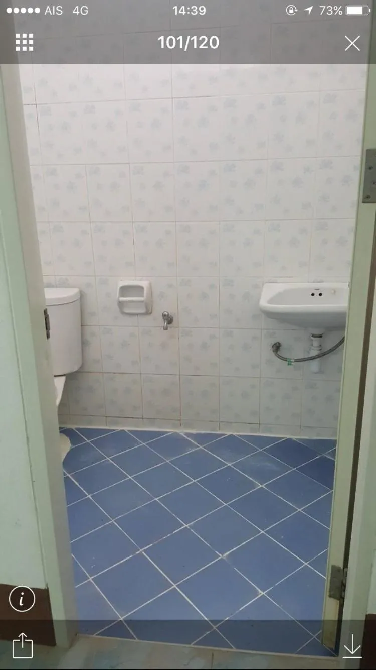 Toilet in Chanathinat Place