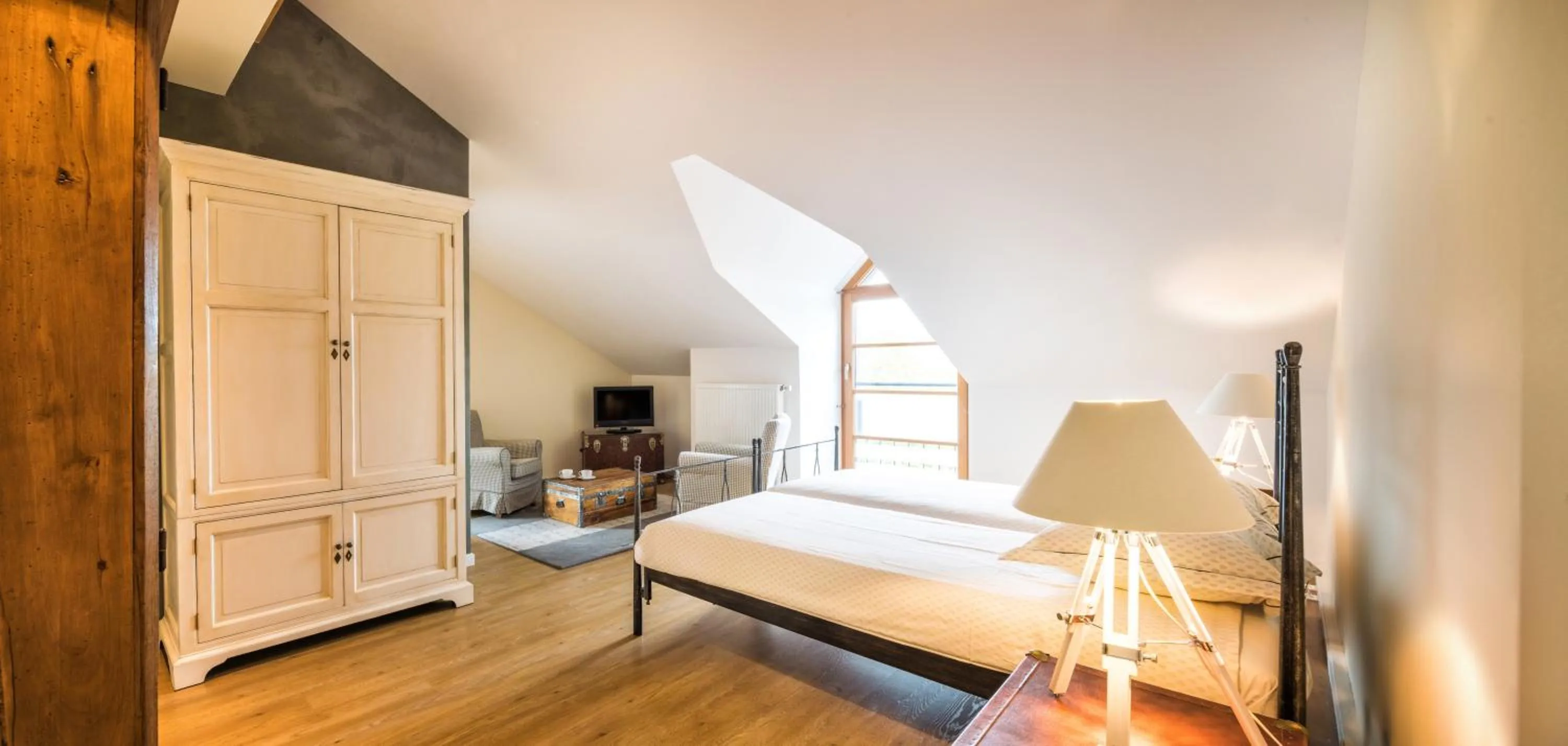 Photo of the whole room, Bed in Auberge Du Relais Postal