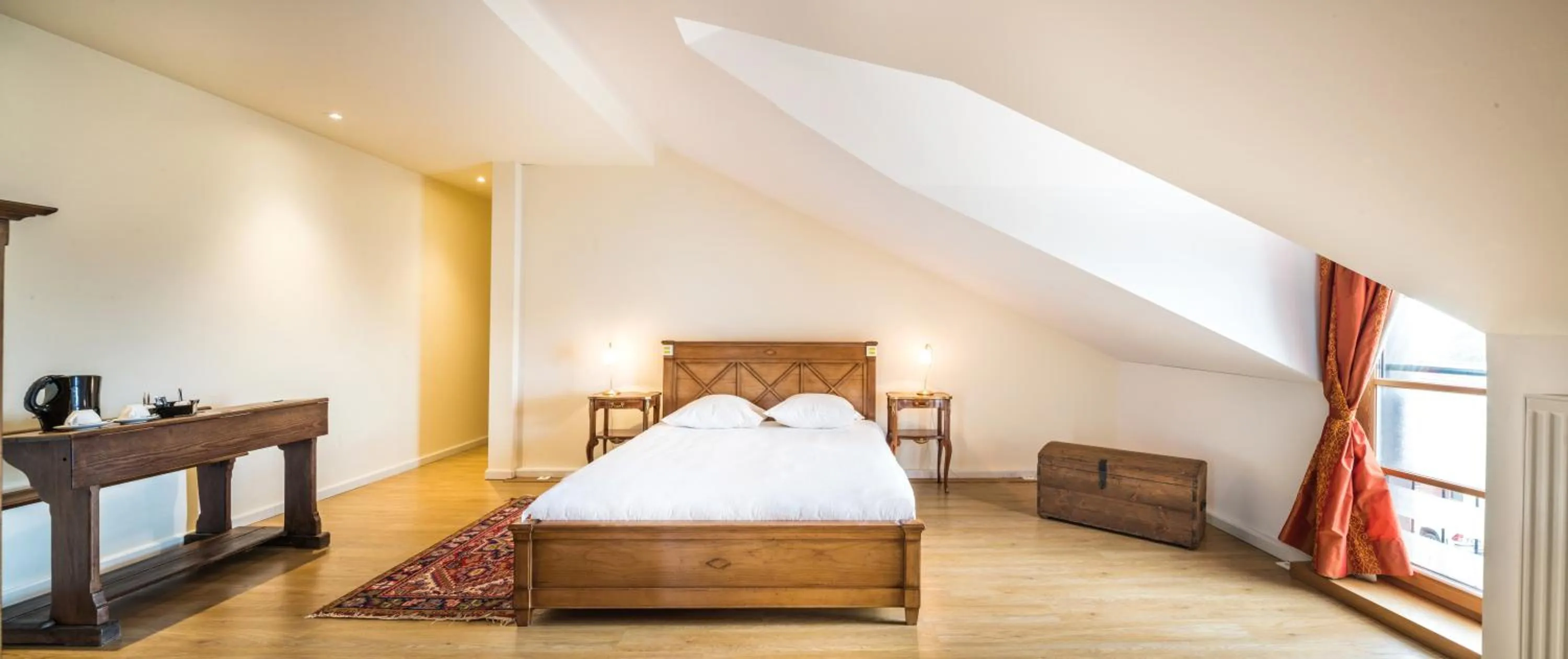 Photo of the whole room, Bed in Auberge Du Relais Postal