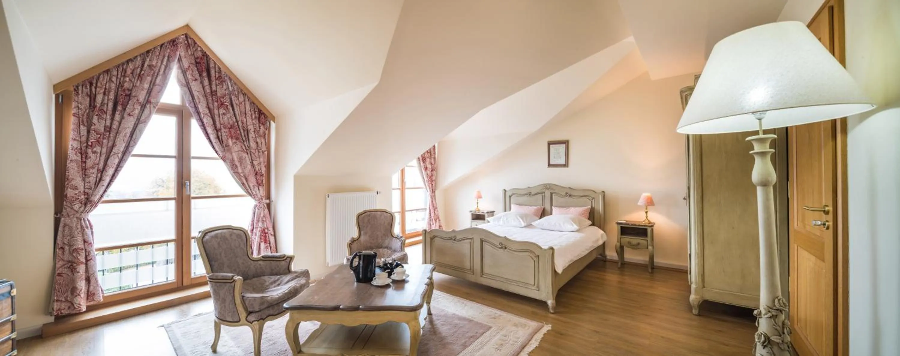 Photo of the whole room, Bed in Auberge Du Relais Postal