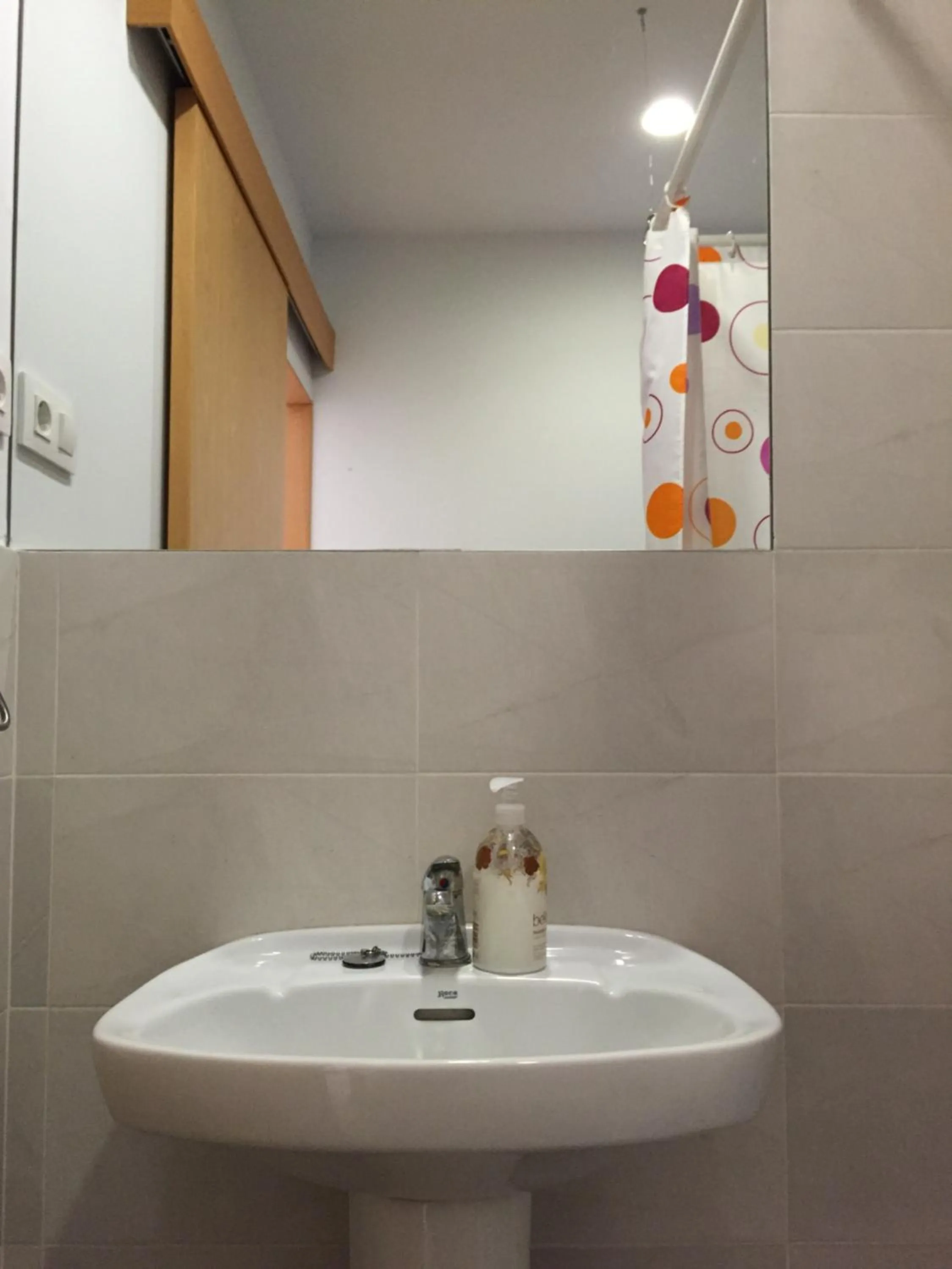 Bathroom in Hostal Delfos