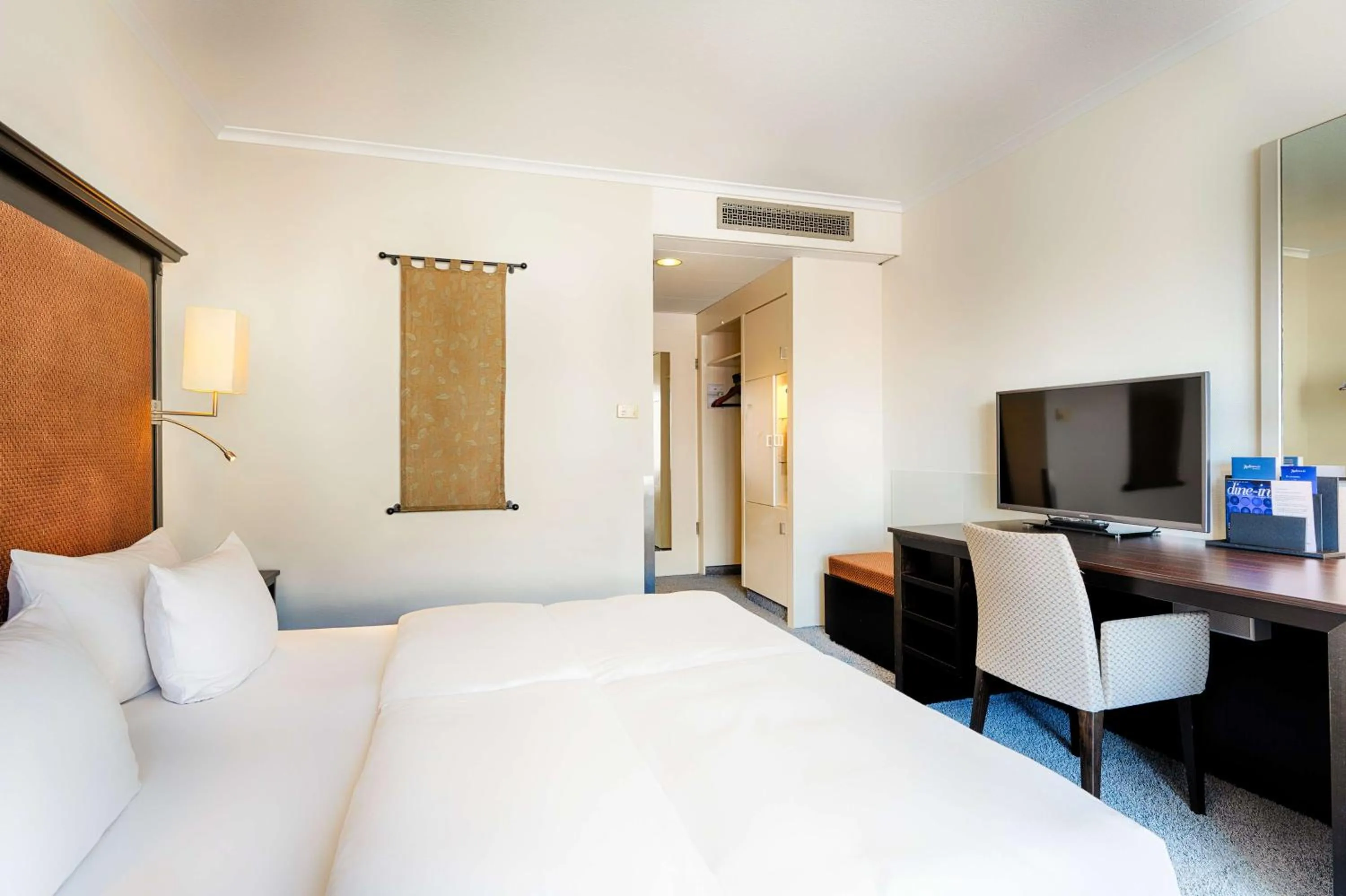 Bedroom, Bed in Radisson Blu Senator Hotel, Lübeck