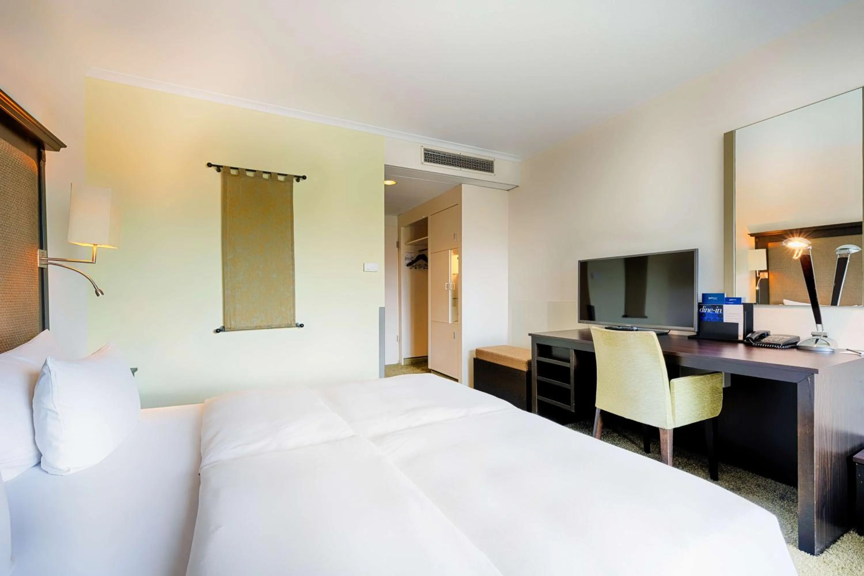 Bedroom, Bed in Radisson Blu Senator Hotel, Lübeck