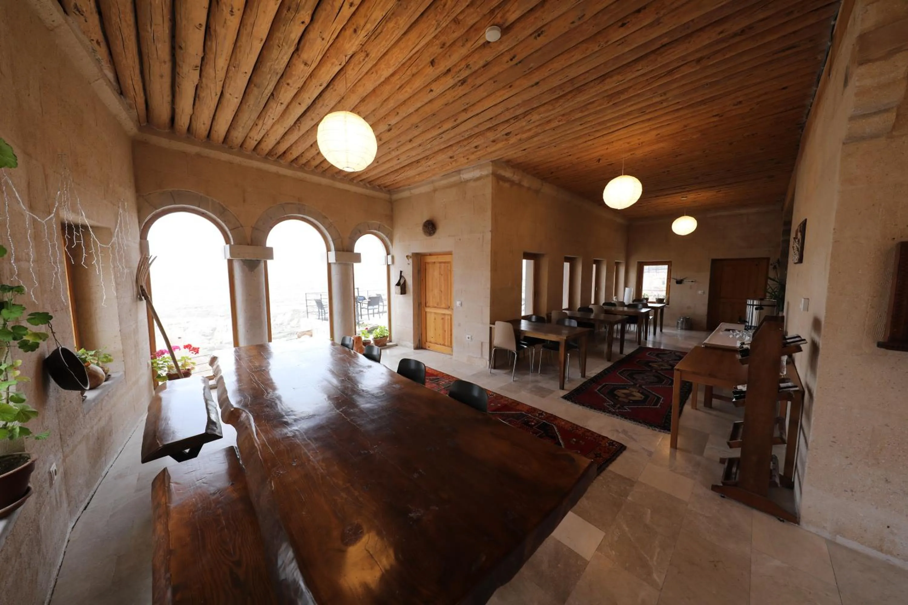 Restaurant/places to eat in Helike Cave Suites