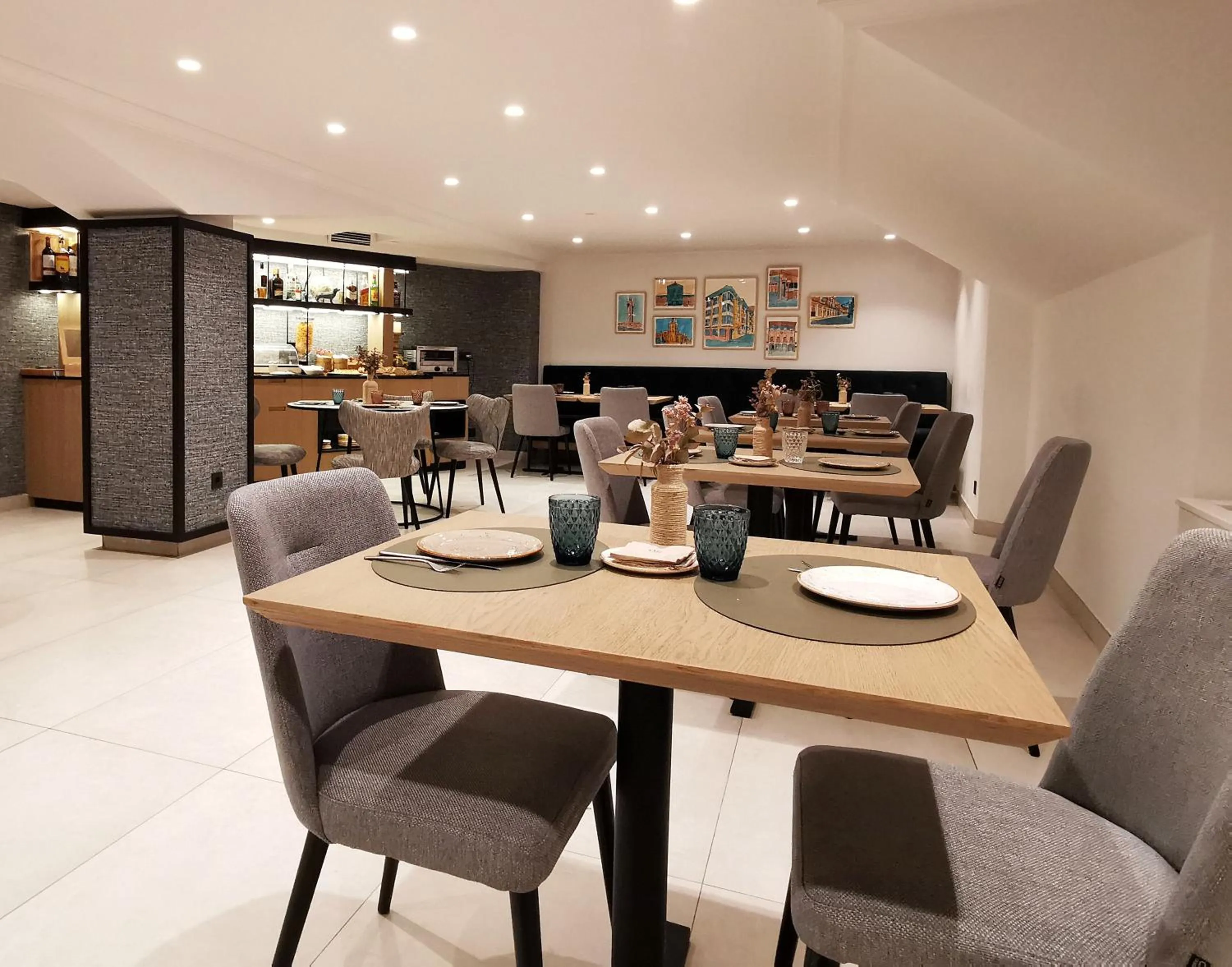 Restaurant/places to eat in Hotel Don Rodrigo