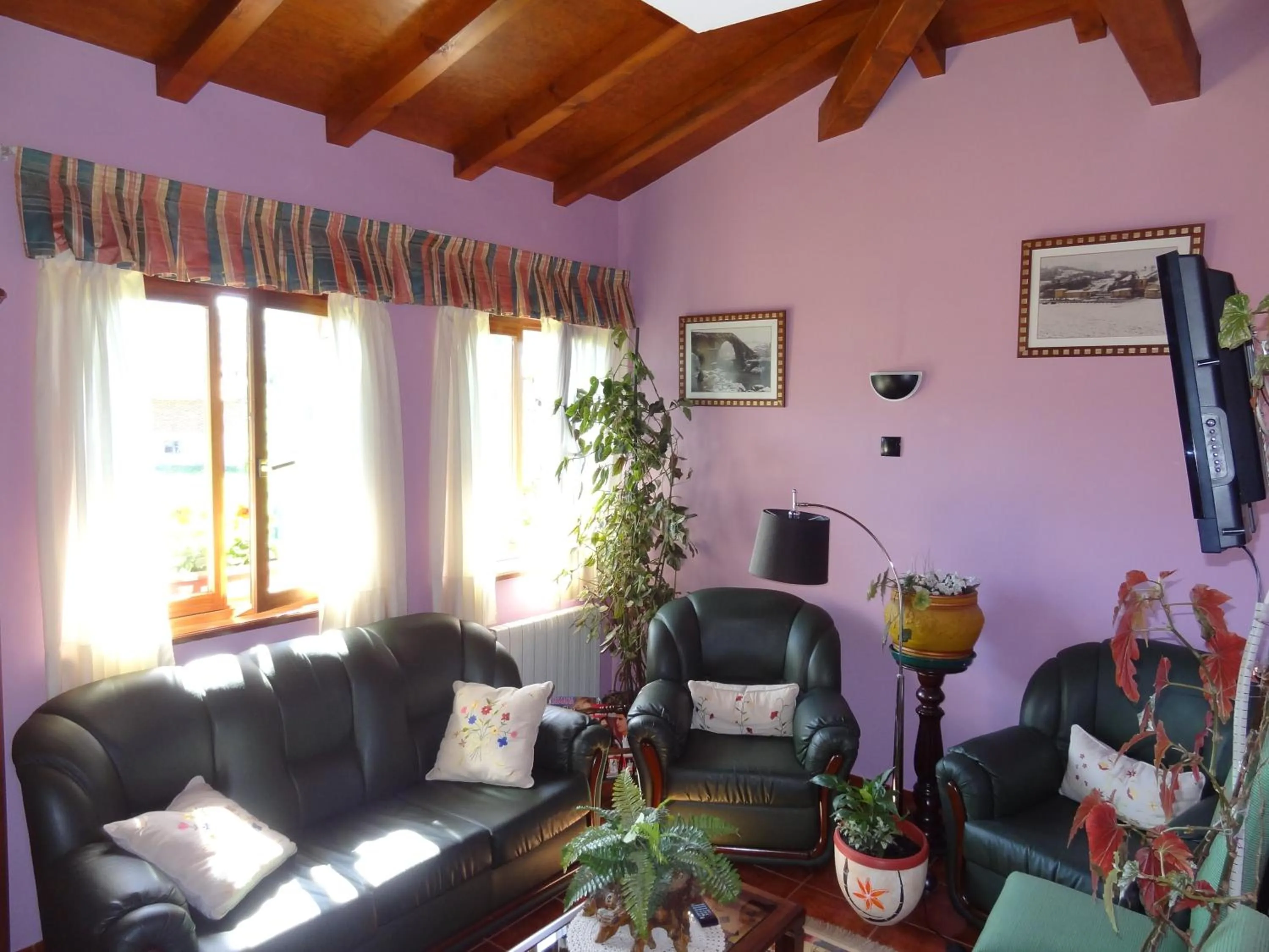 Lounge or bar in Hotel La Ercina